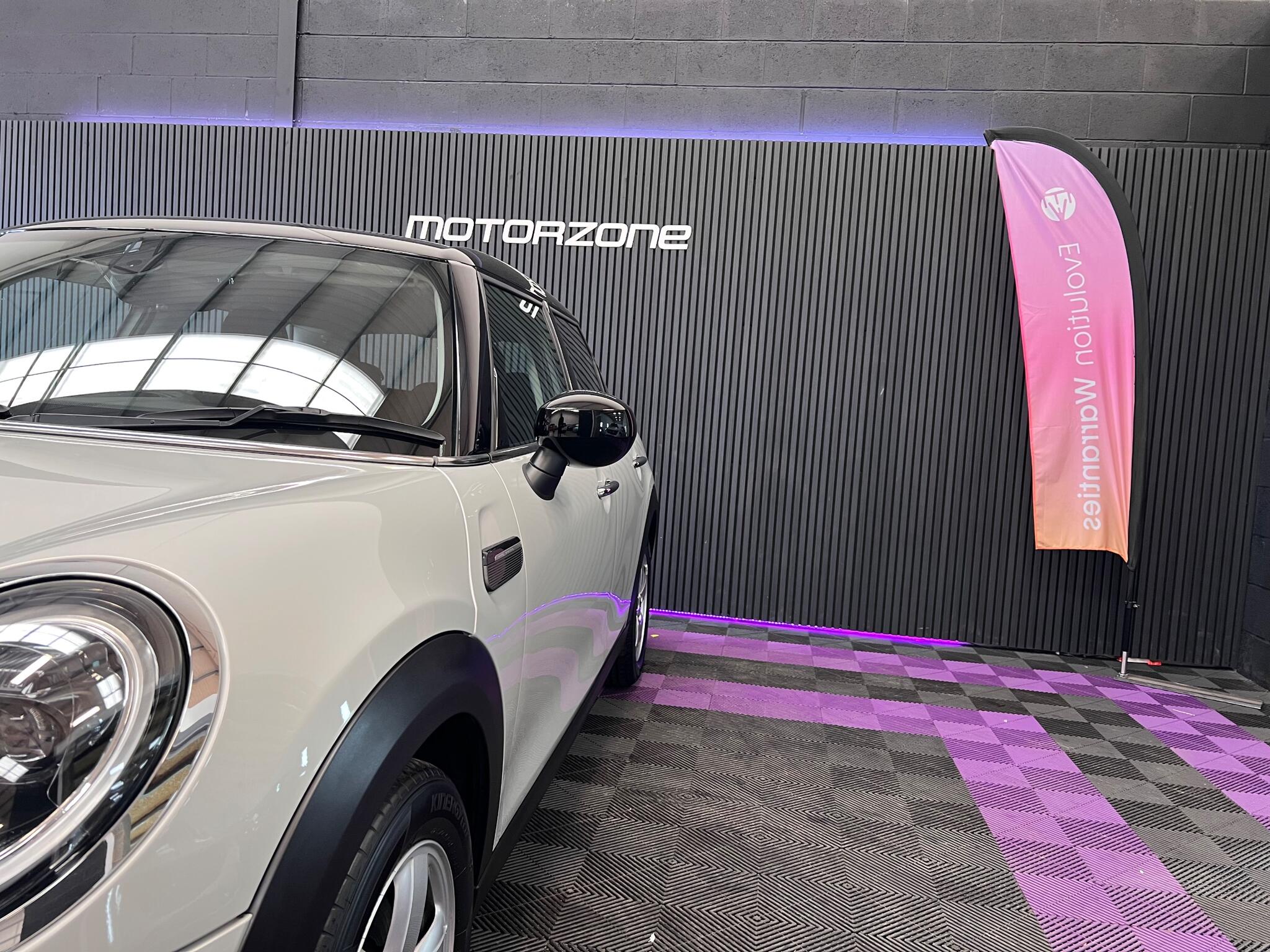 Mini Hatch view 48