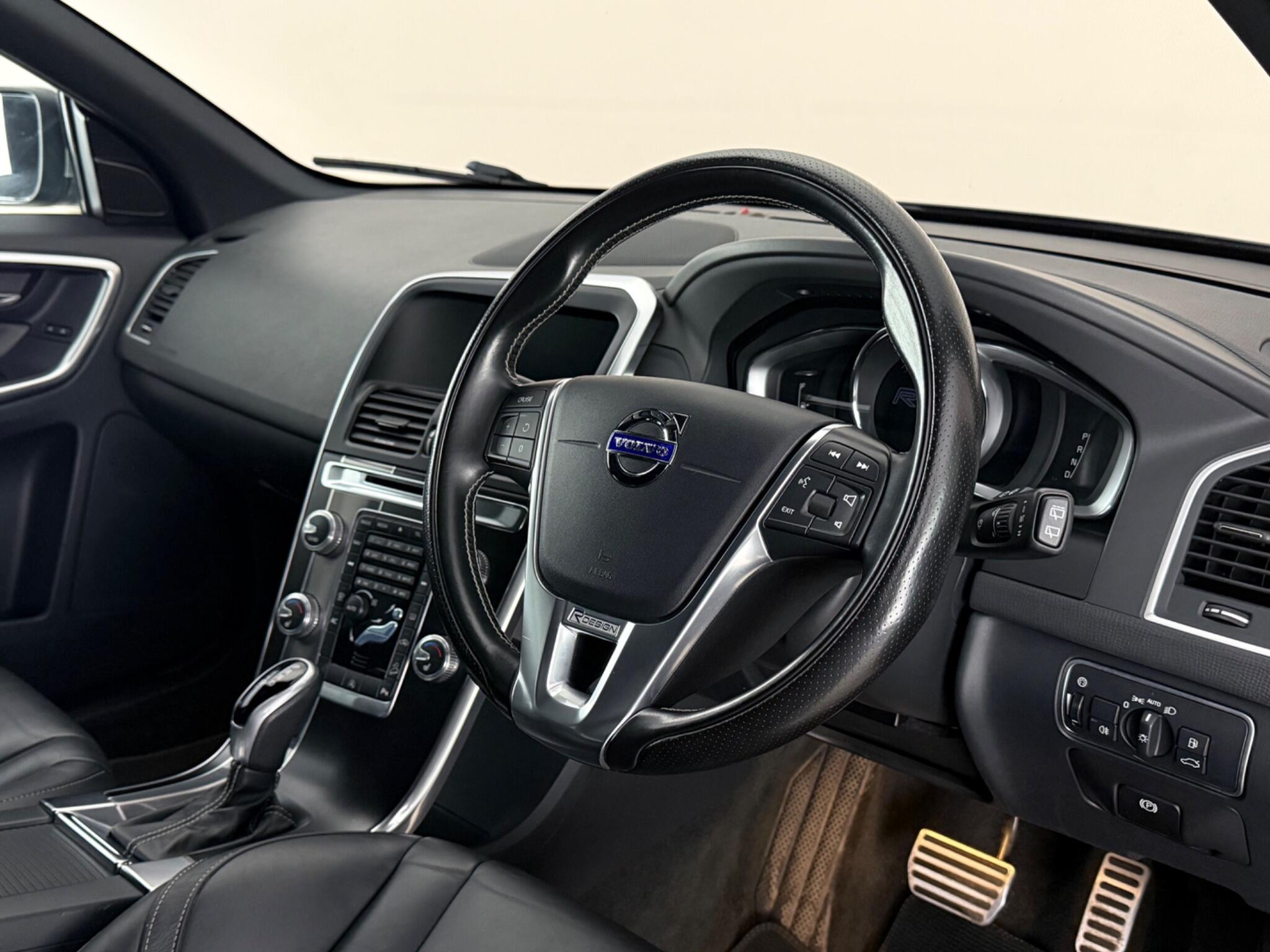 Volvo XC60 view 3