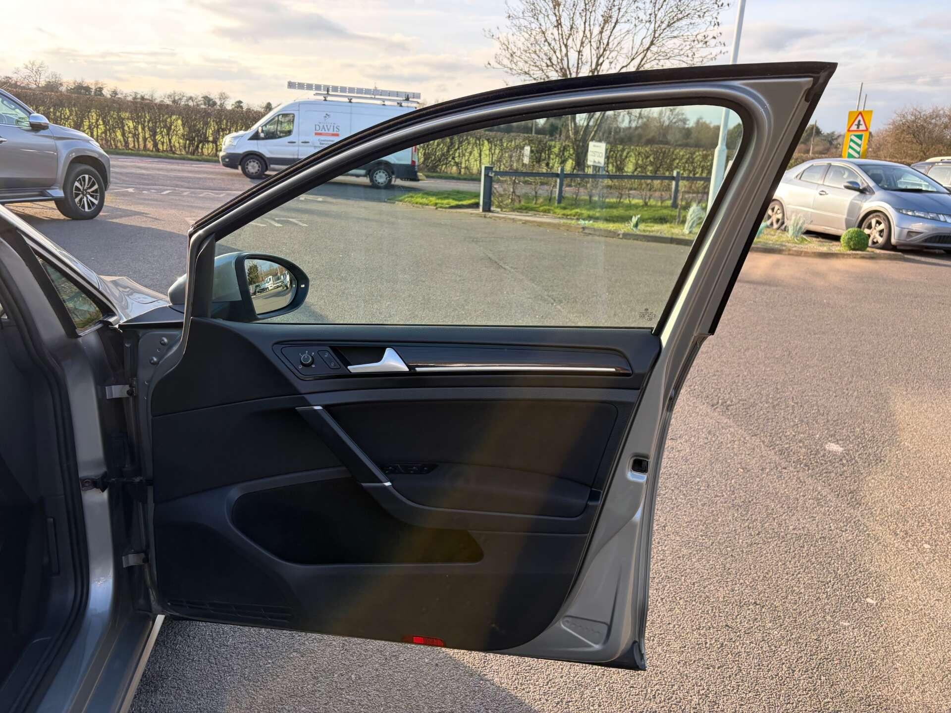 Volkswagen Golf view 36