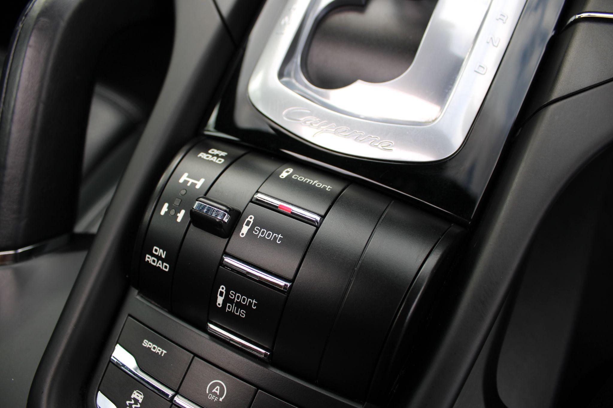 2016 Porsche Cayenne 4.2 TD V8 S TiptronicS 4WD Euro 6 (s/s) 5dr • 87,000 miles image 44