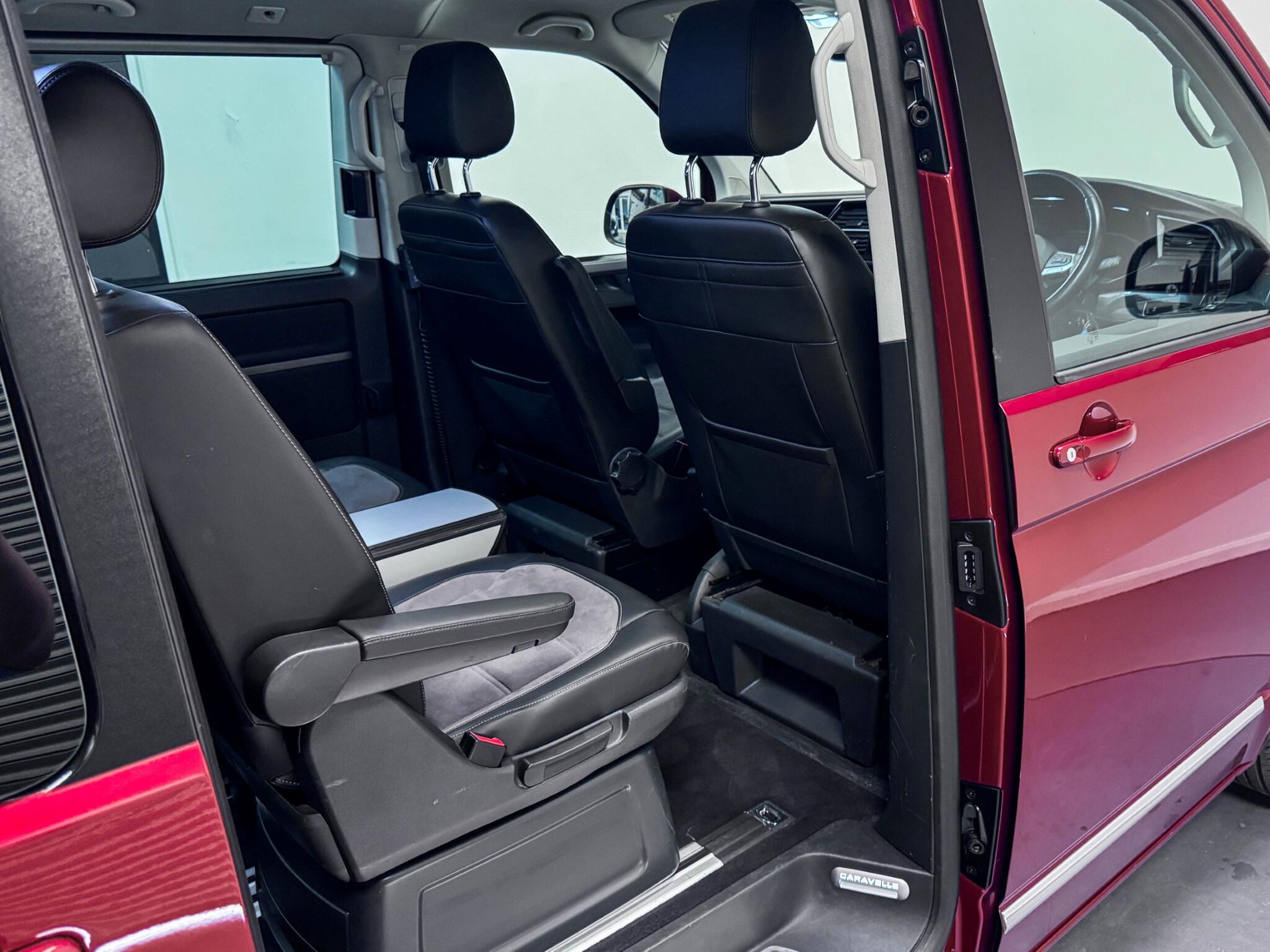 Volkswagen Caravelle view 32
