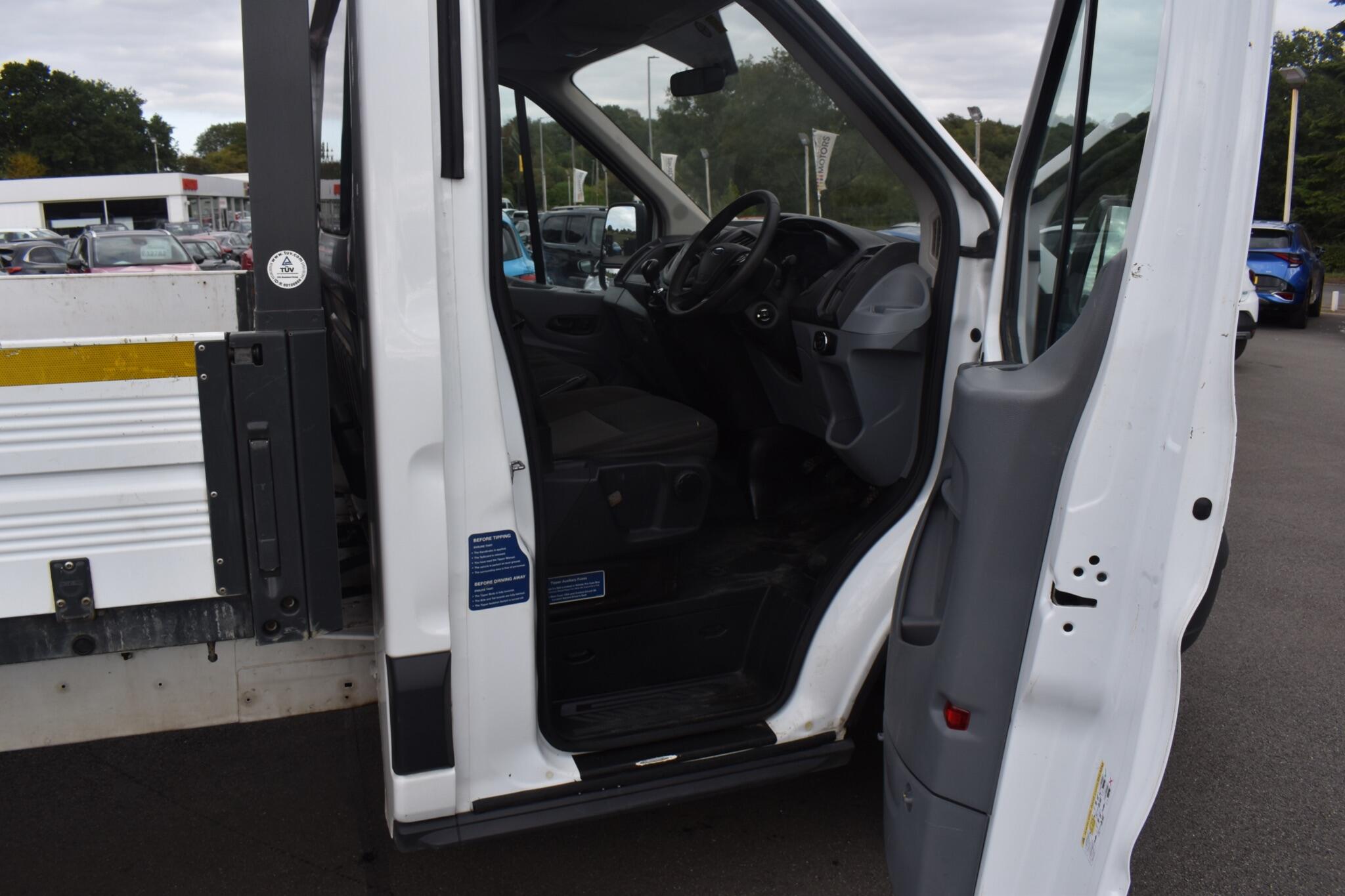 Transit - 2.0 350 EcoBlue RWD L2 H1 Euro 6 2dr (DRW) - Image 6