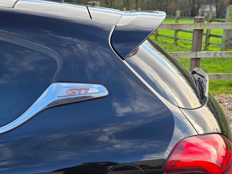 2016 Peugeot 208 image 8