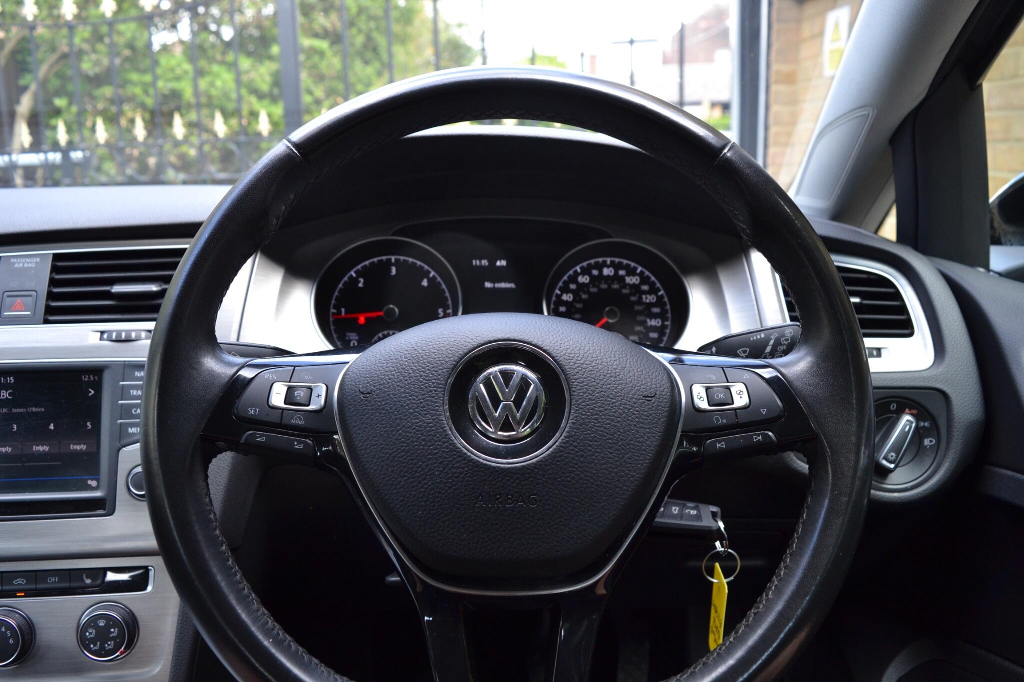 Volkswagen Golf view 5