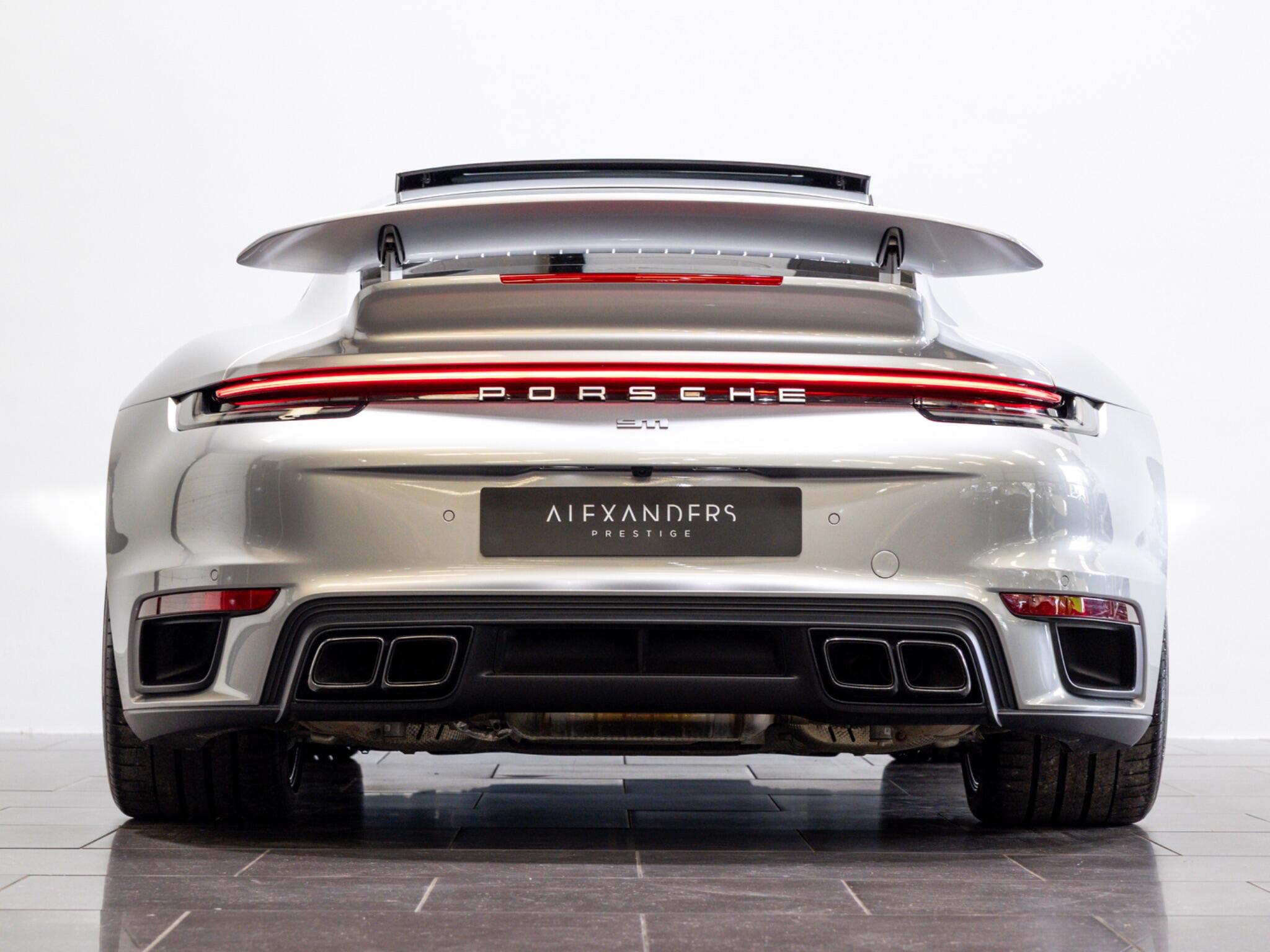Porsche 911 view 11