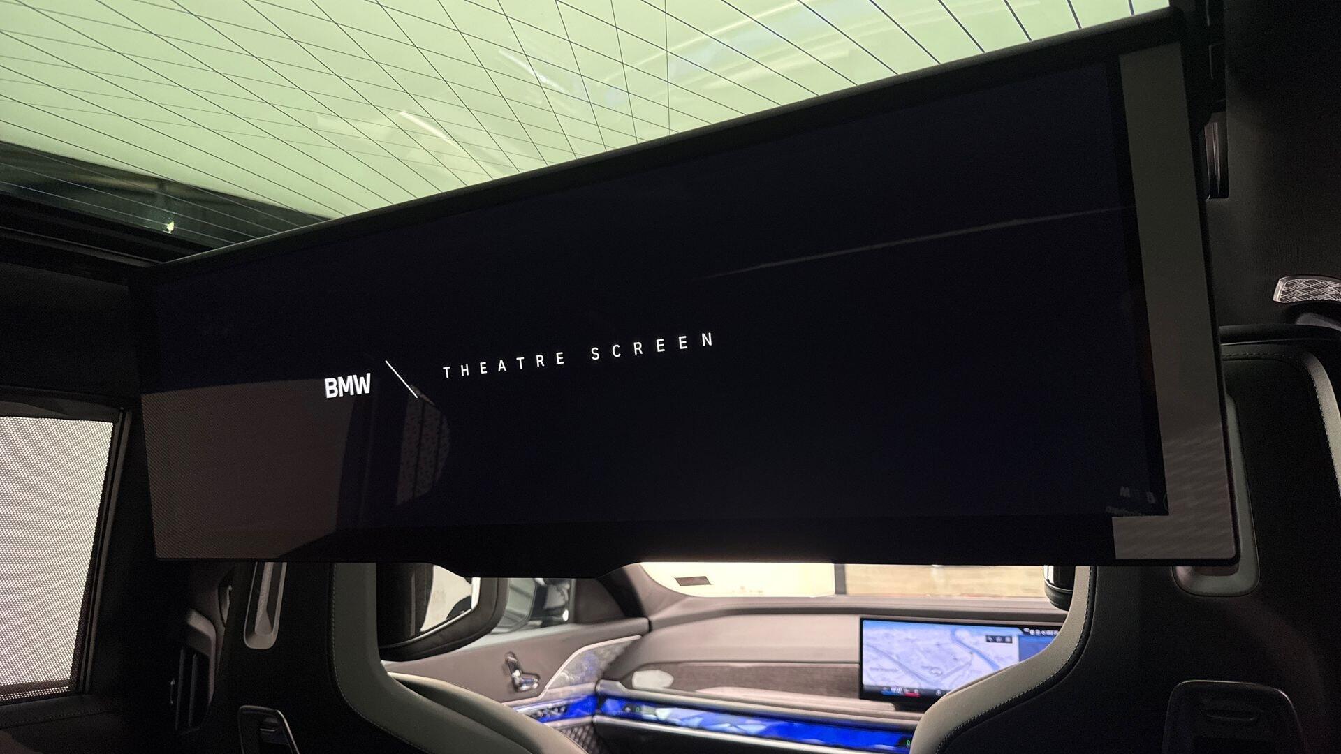 BMW 7 Series view 35