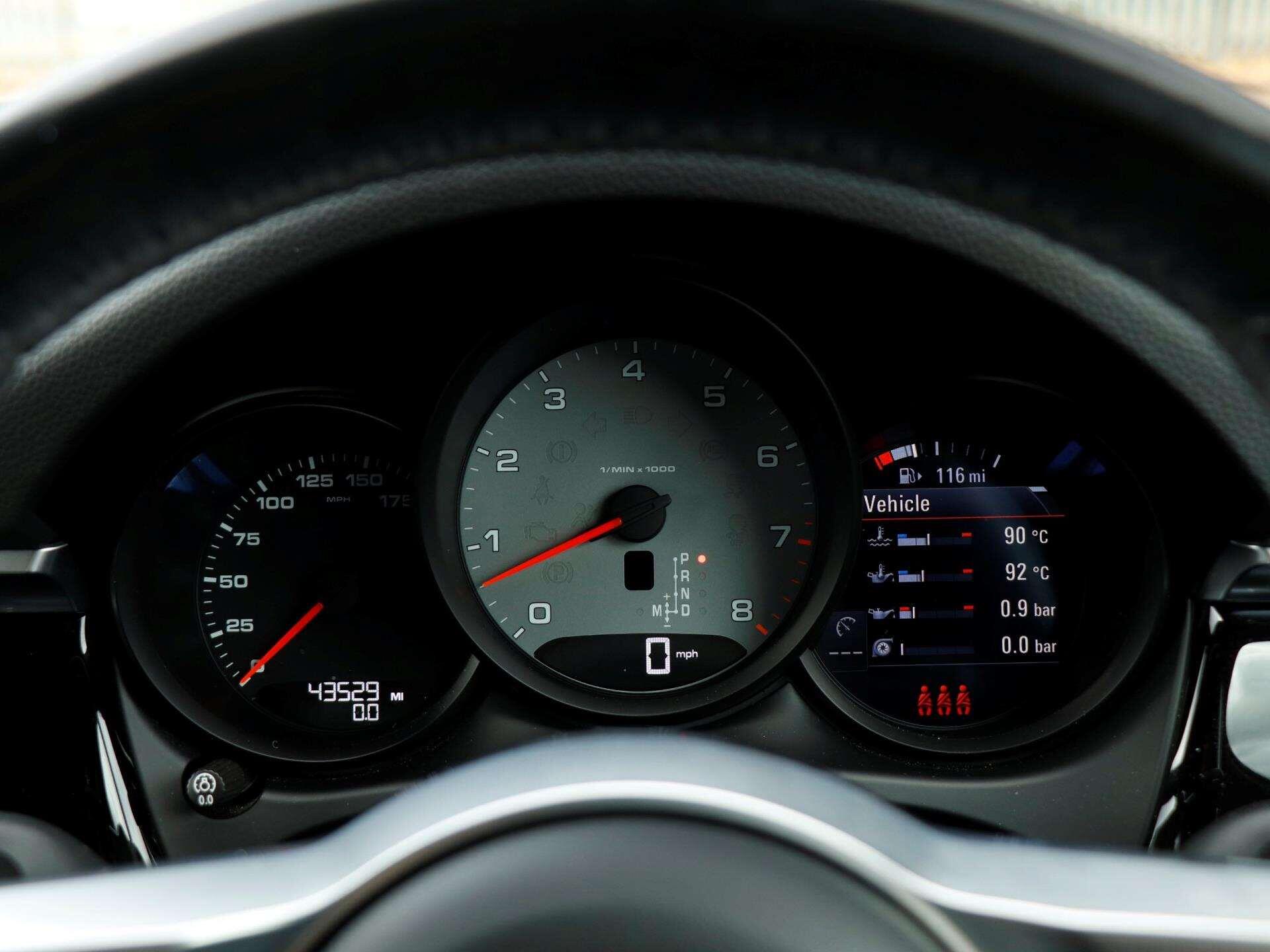 Porsche Macan view 13