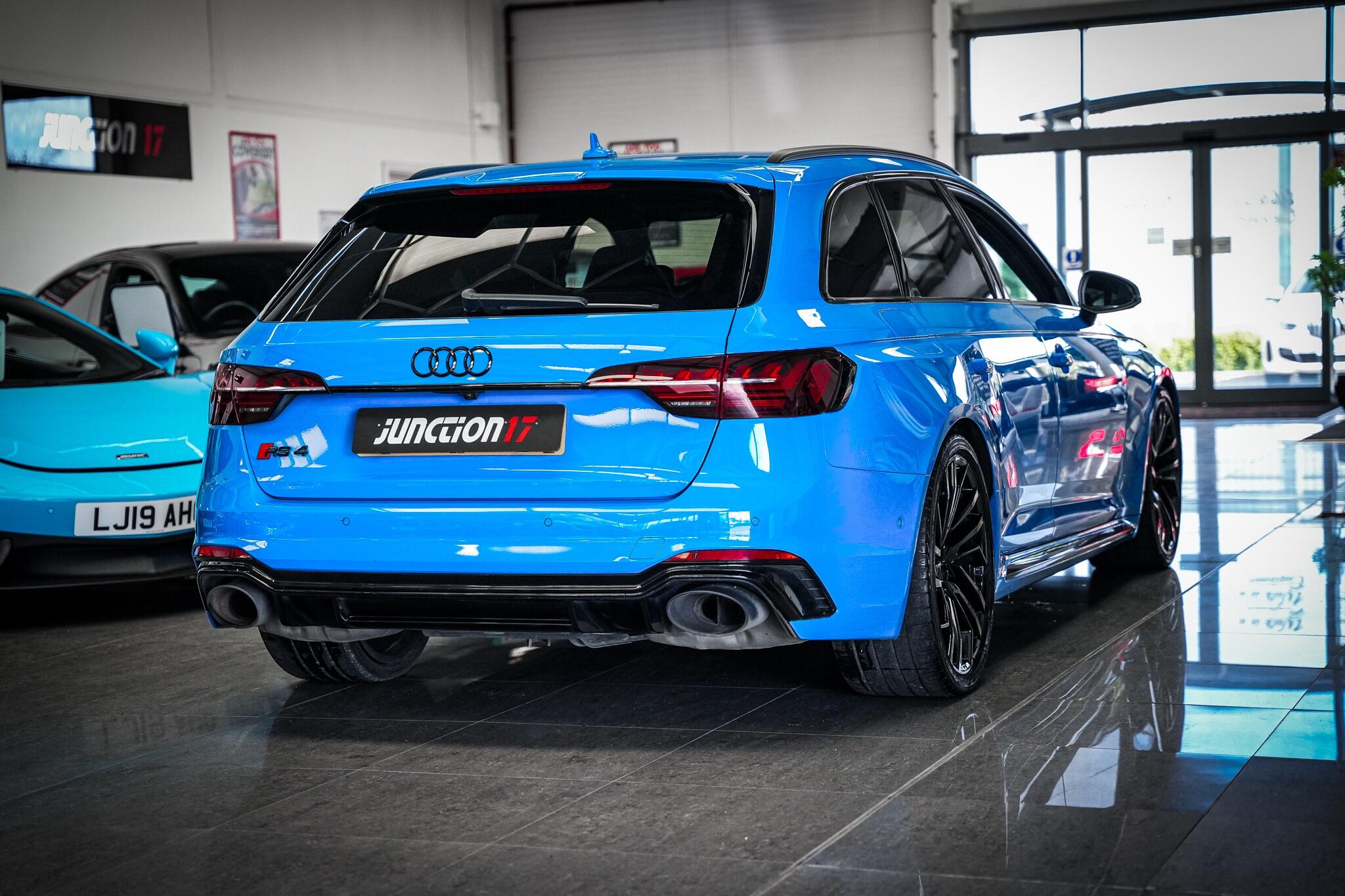 Audi RS4 view 18