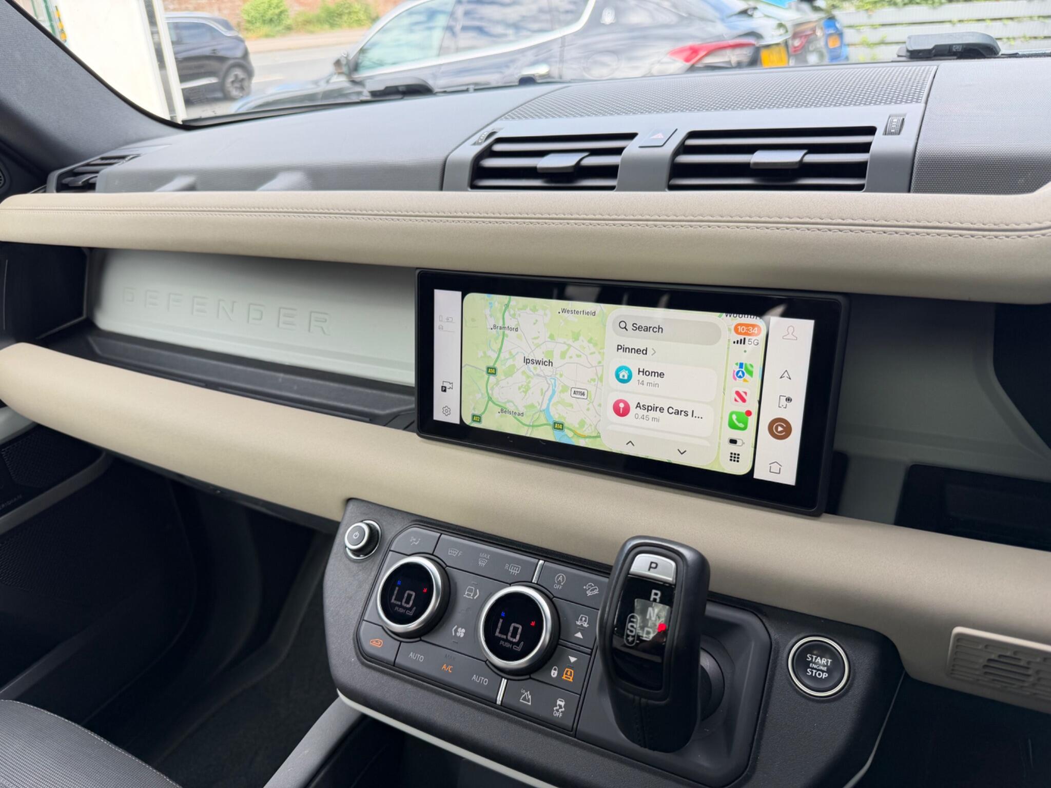Land Rover Defender 110 view 28