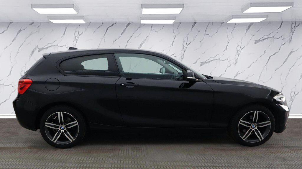 BMW 1 Series view 8