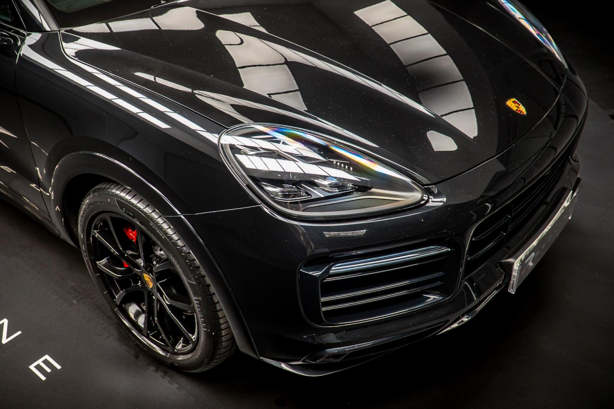 Porsche Cayenne view 11