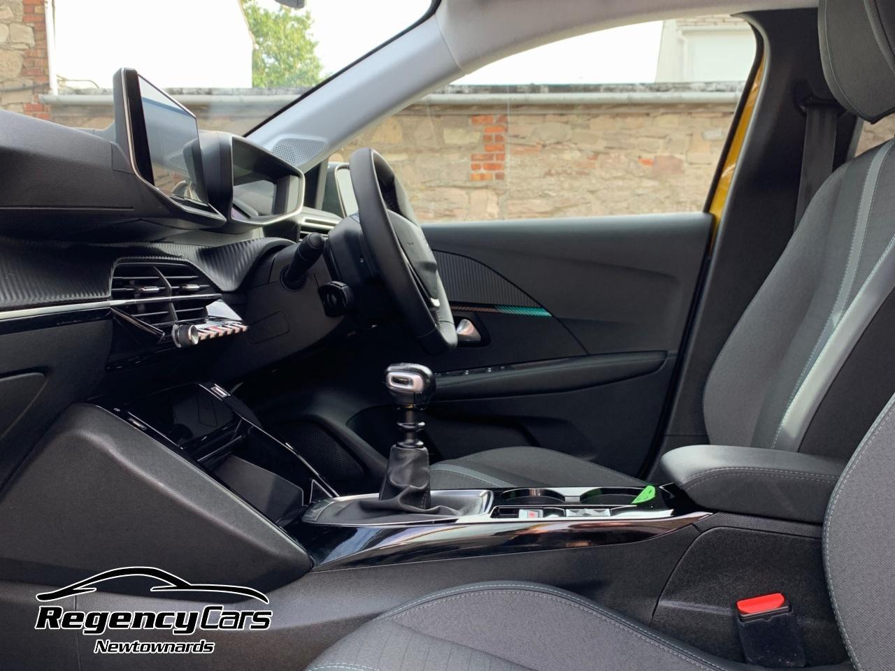 Peugeot 208 view 17