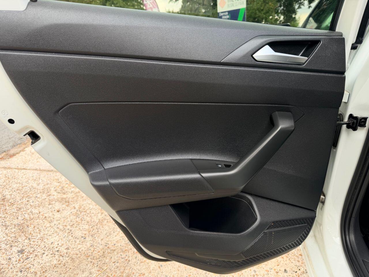 Volkswagen Polo view 19