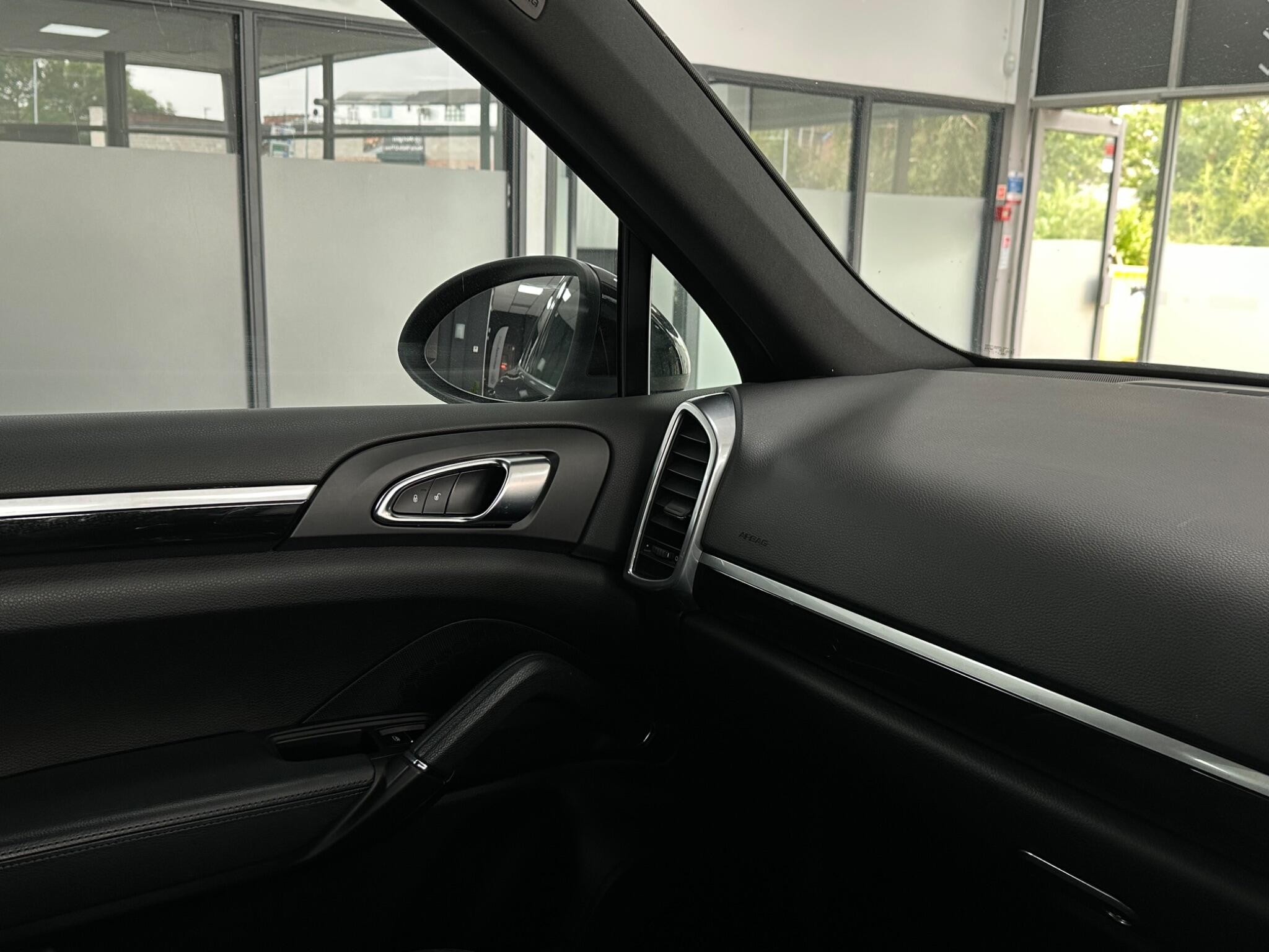 Porsche Cayenne view 30