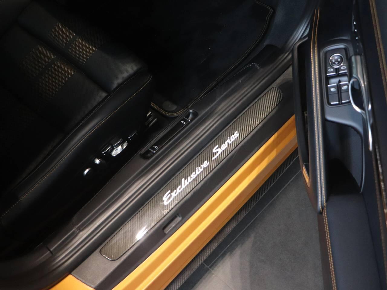 Porsche 911 view 23