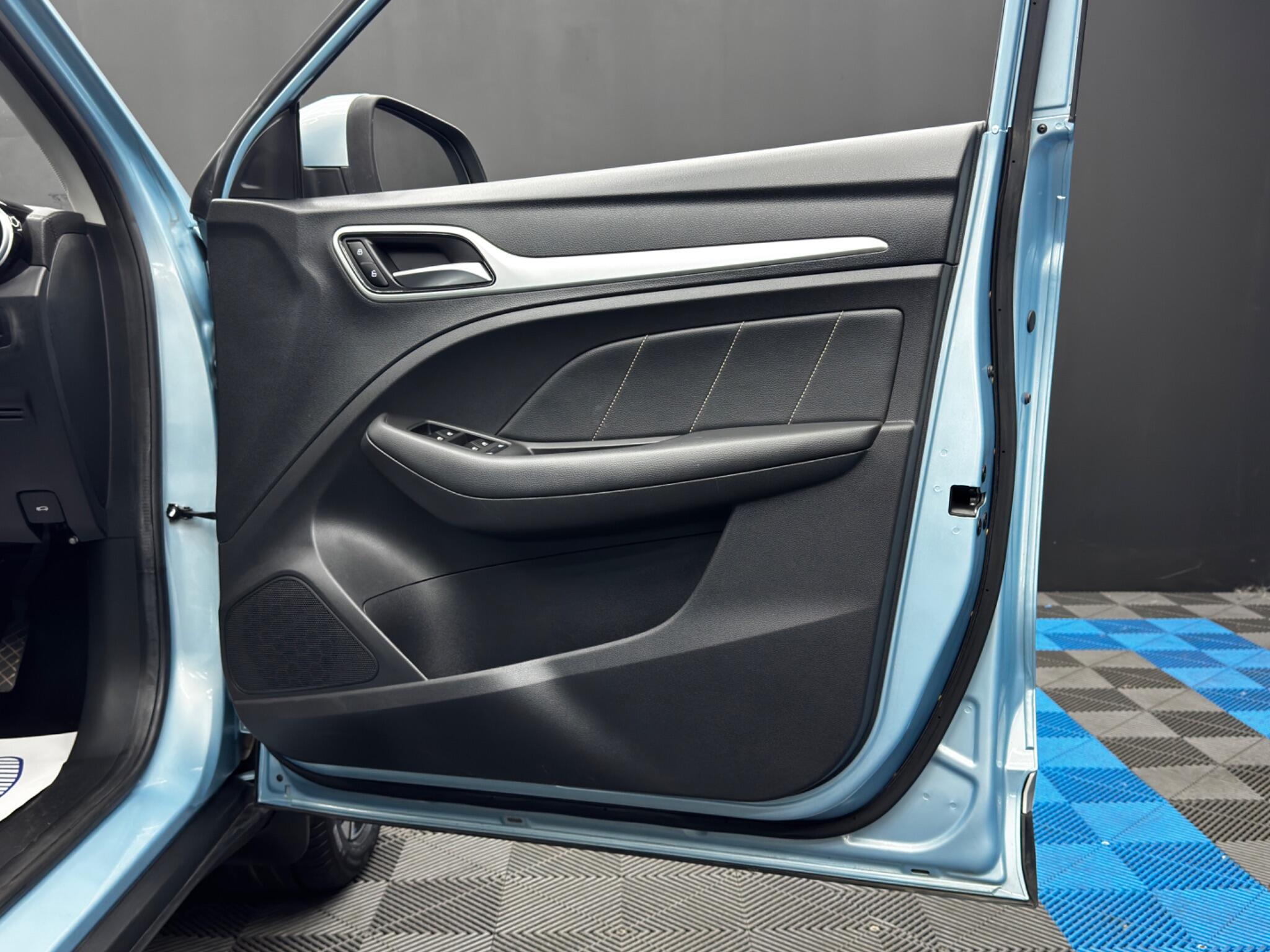 MG ZS view 34