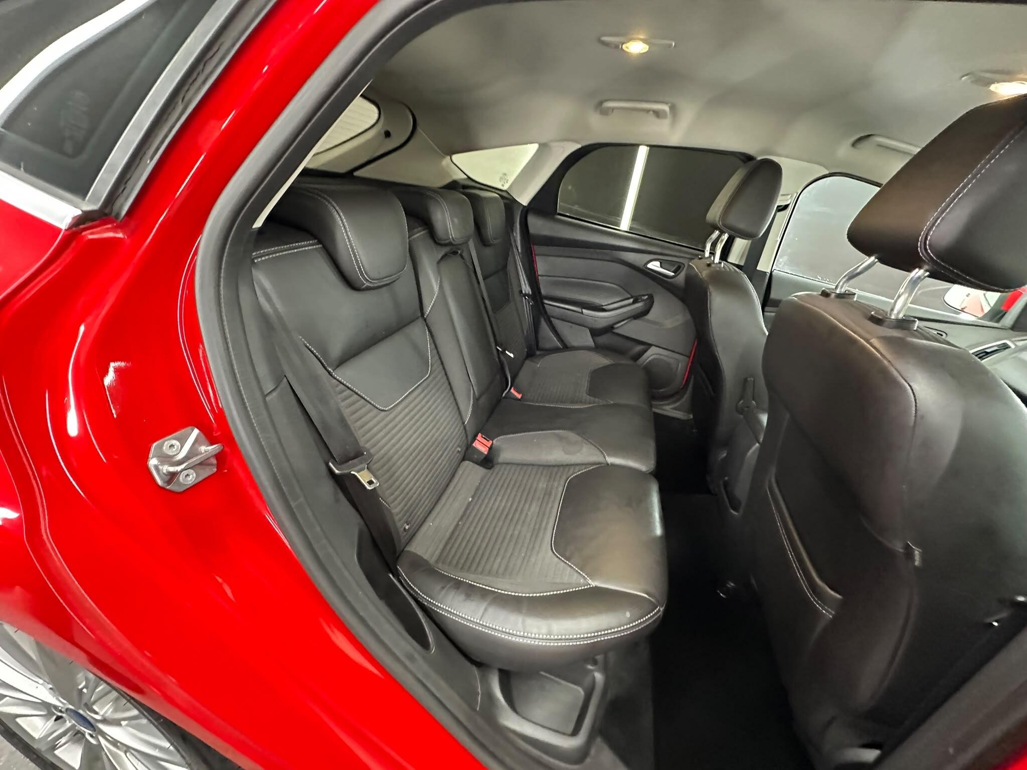 Ford Focus view 27