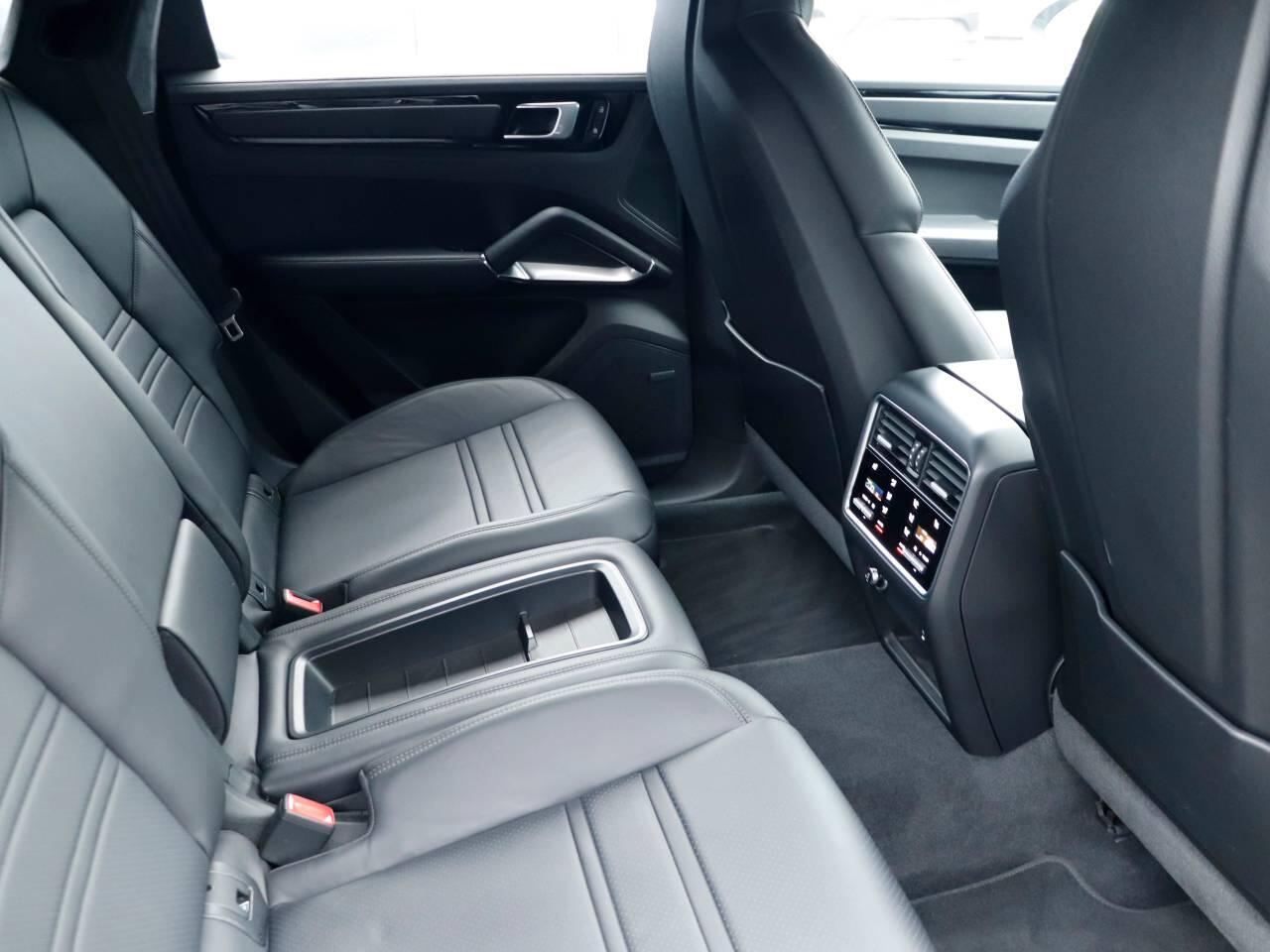 Porsche Cayenne view 21