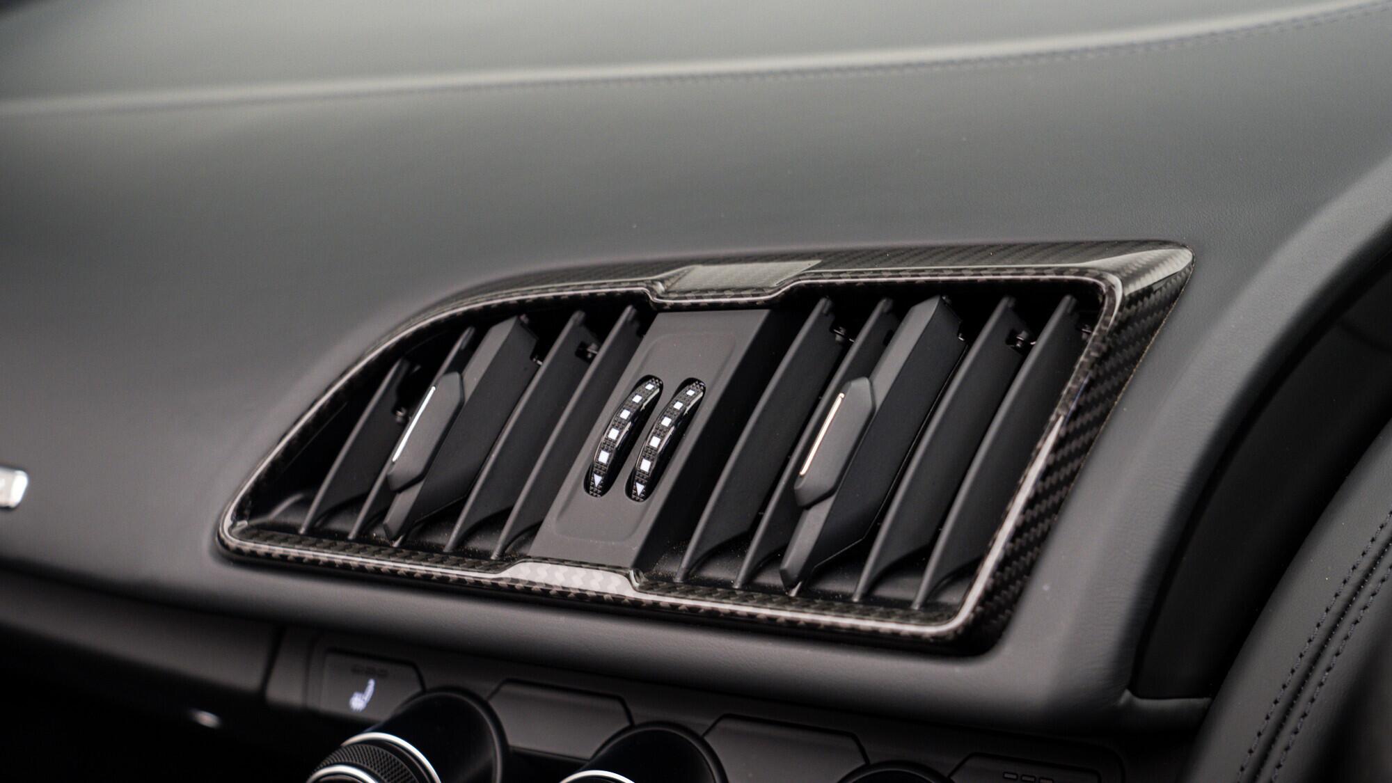 Audi R8 view 21