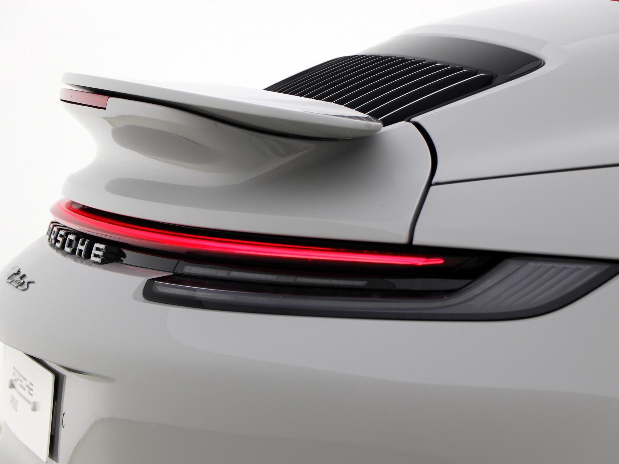 Porsche 911 view 20