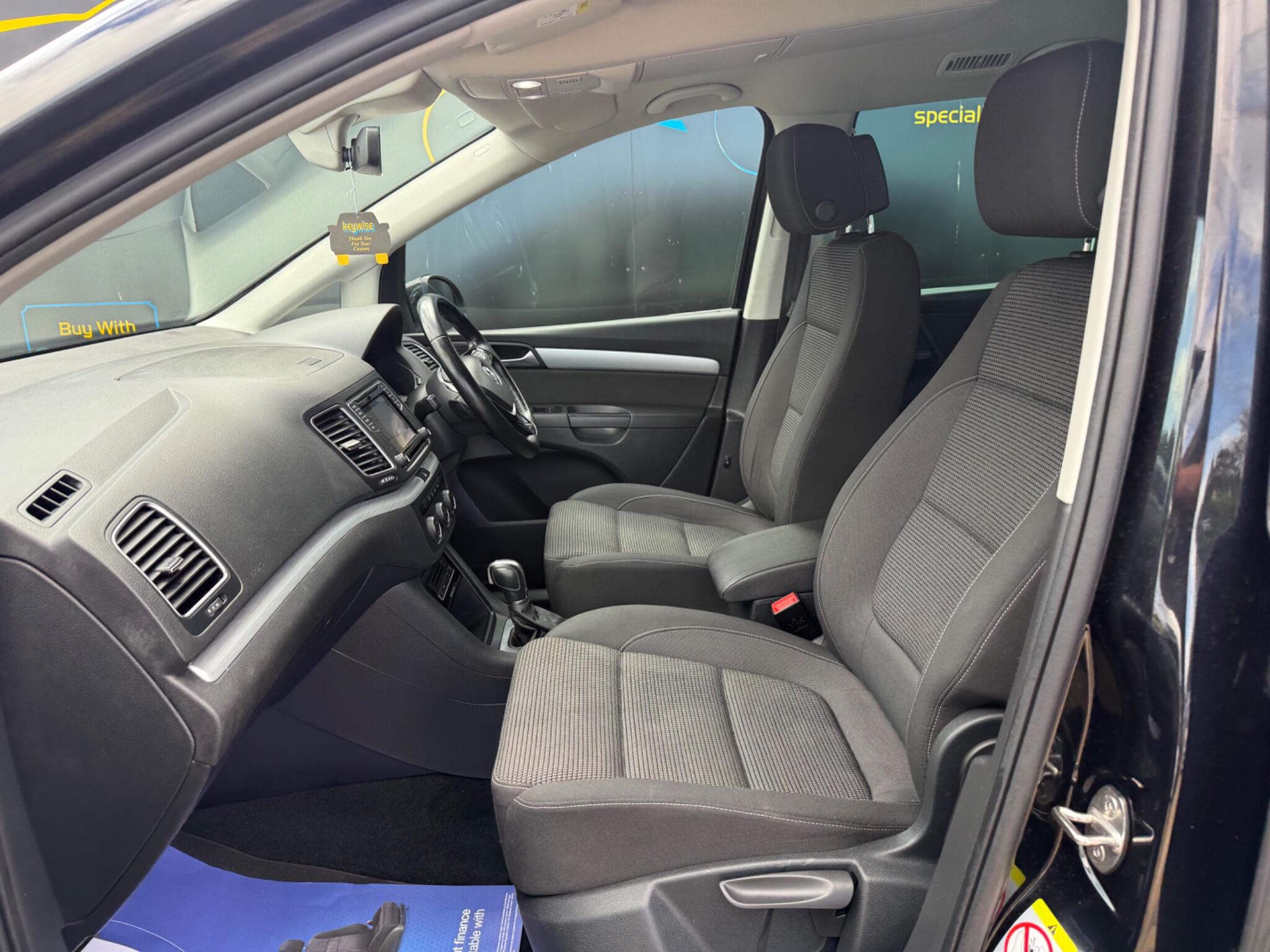 Volkswagen Sharan view 16