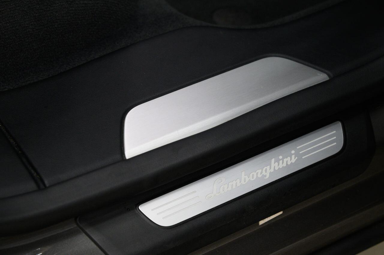 Lamborghini Urus view 55