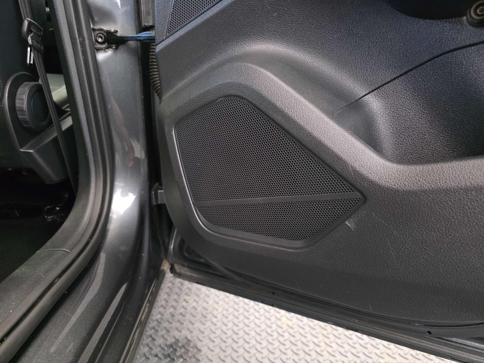Audi Q2 view 40