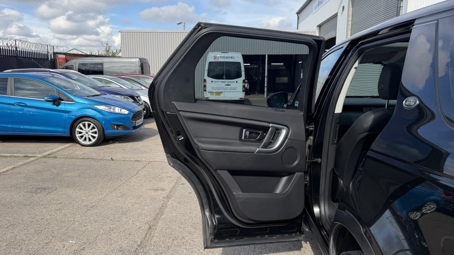 Land Rover Discovery Sport view 19
