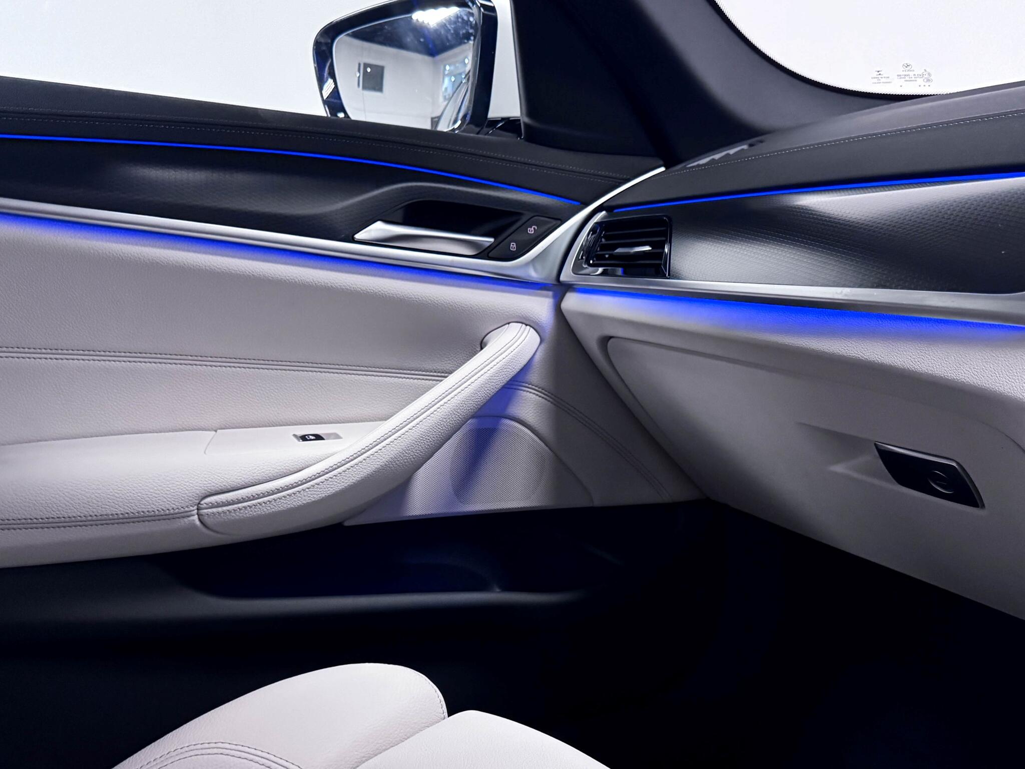 BMW 5 Series view 32