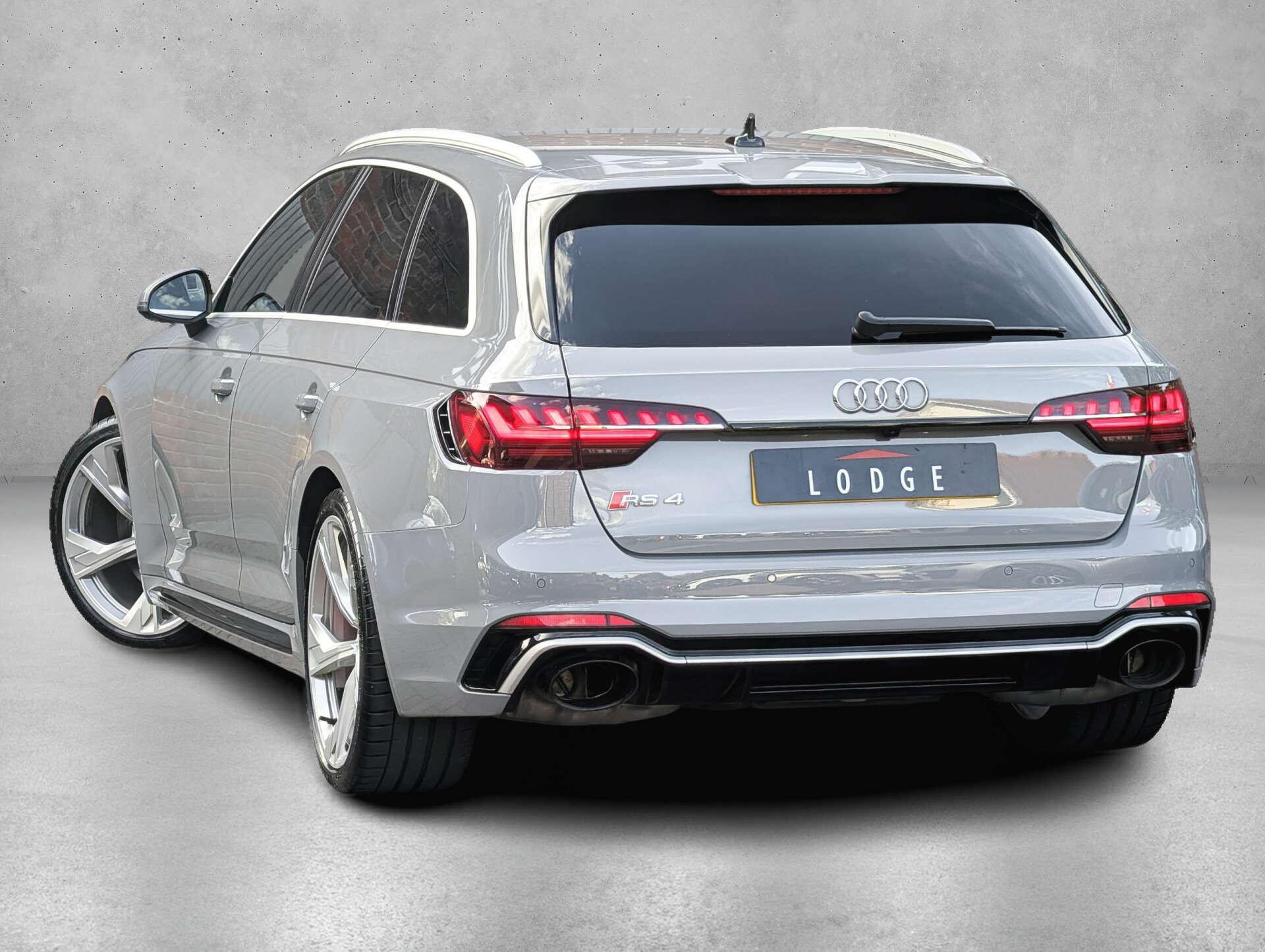 Audi RS4 view 5