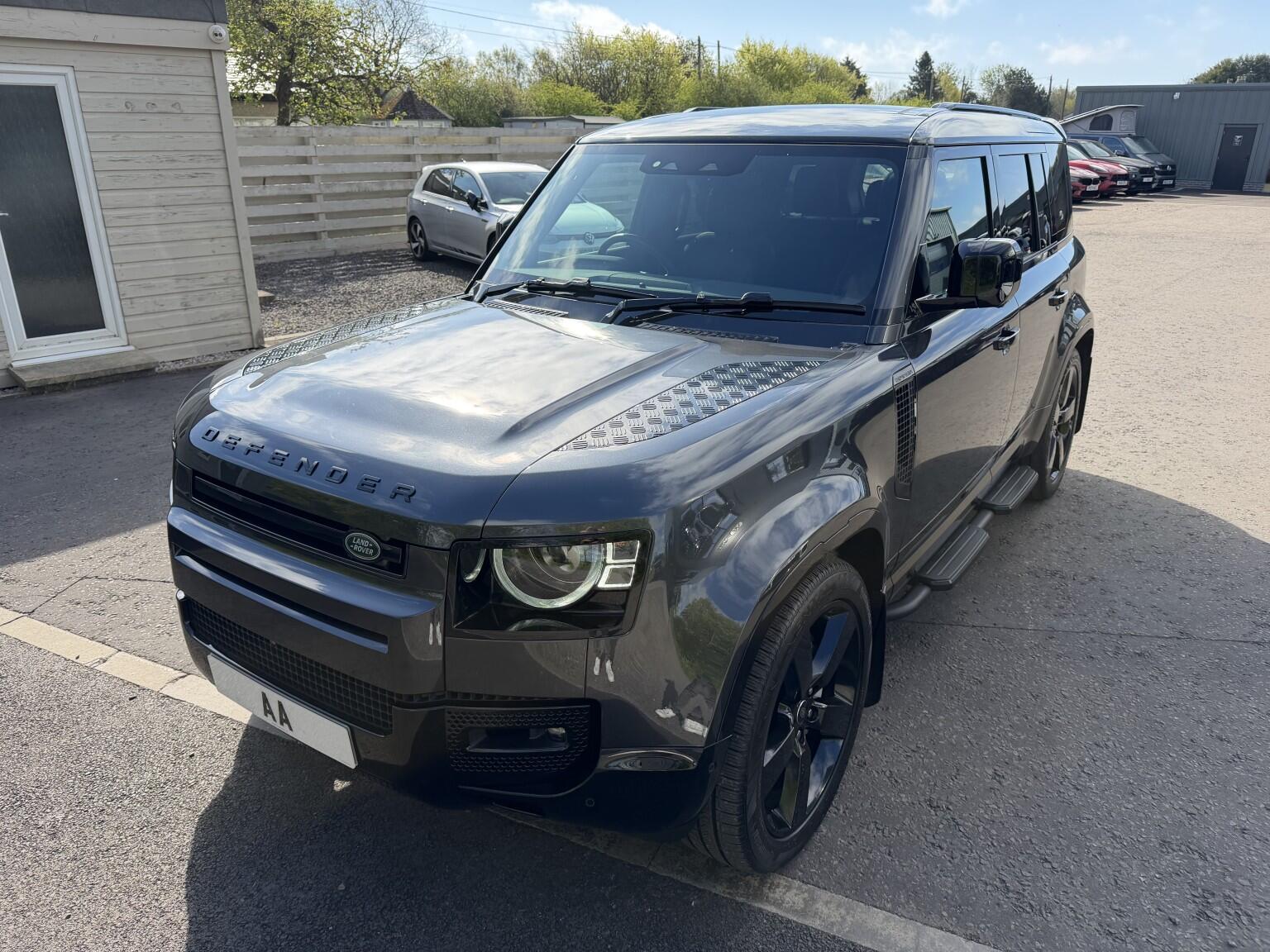 Land Rover Defender 110 view 16