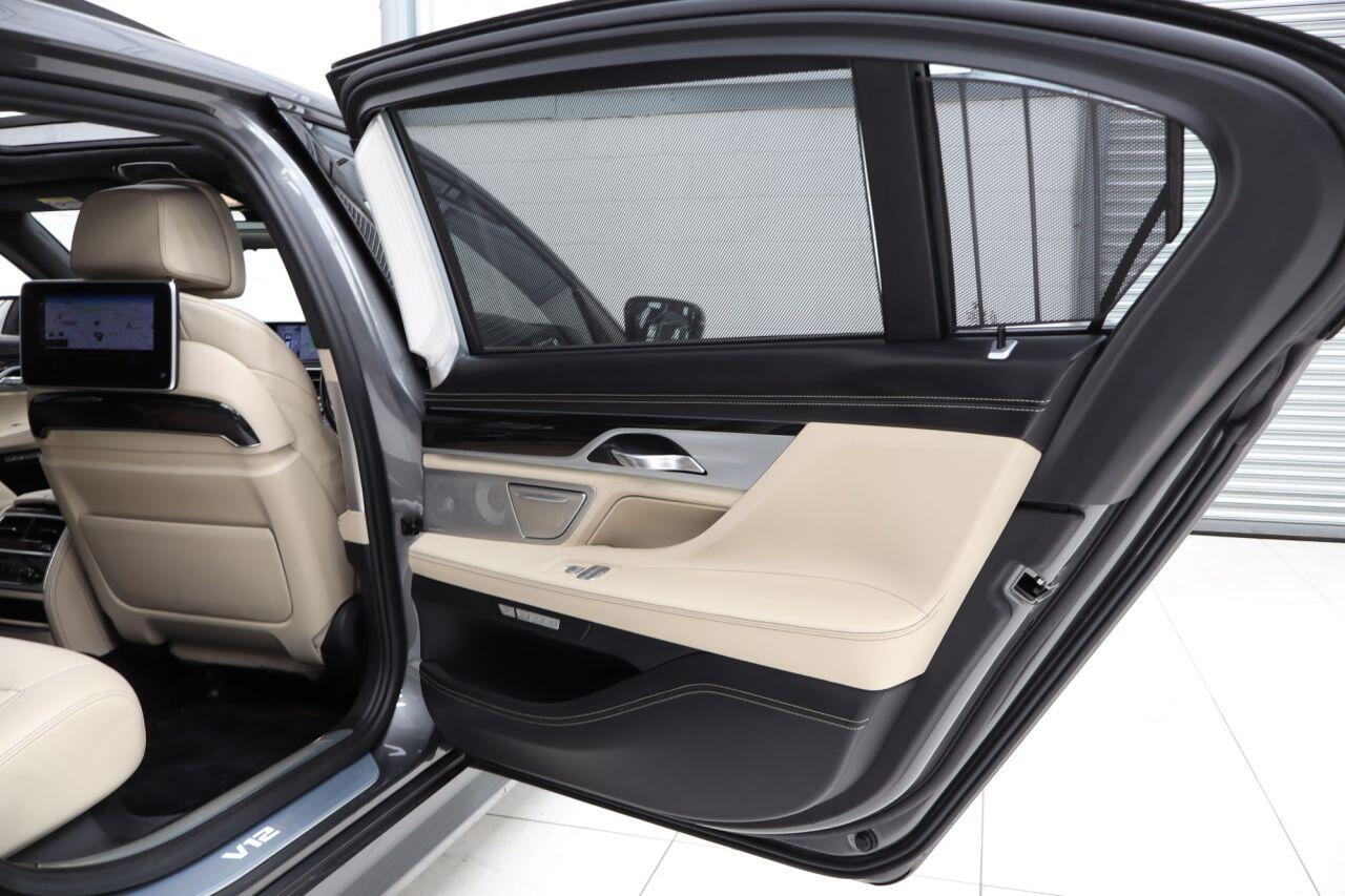 BMW 7 Series view 36