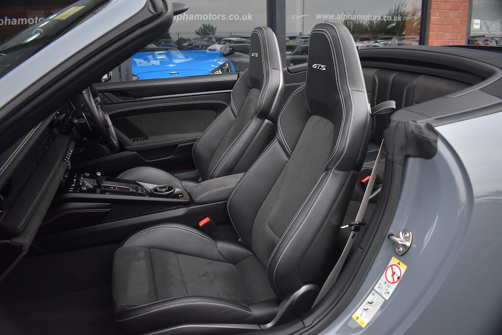 Porsche 911 view 11