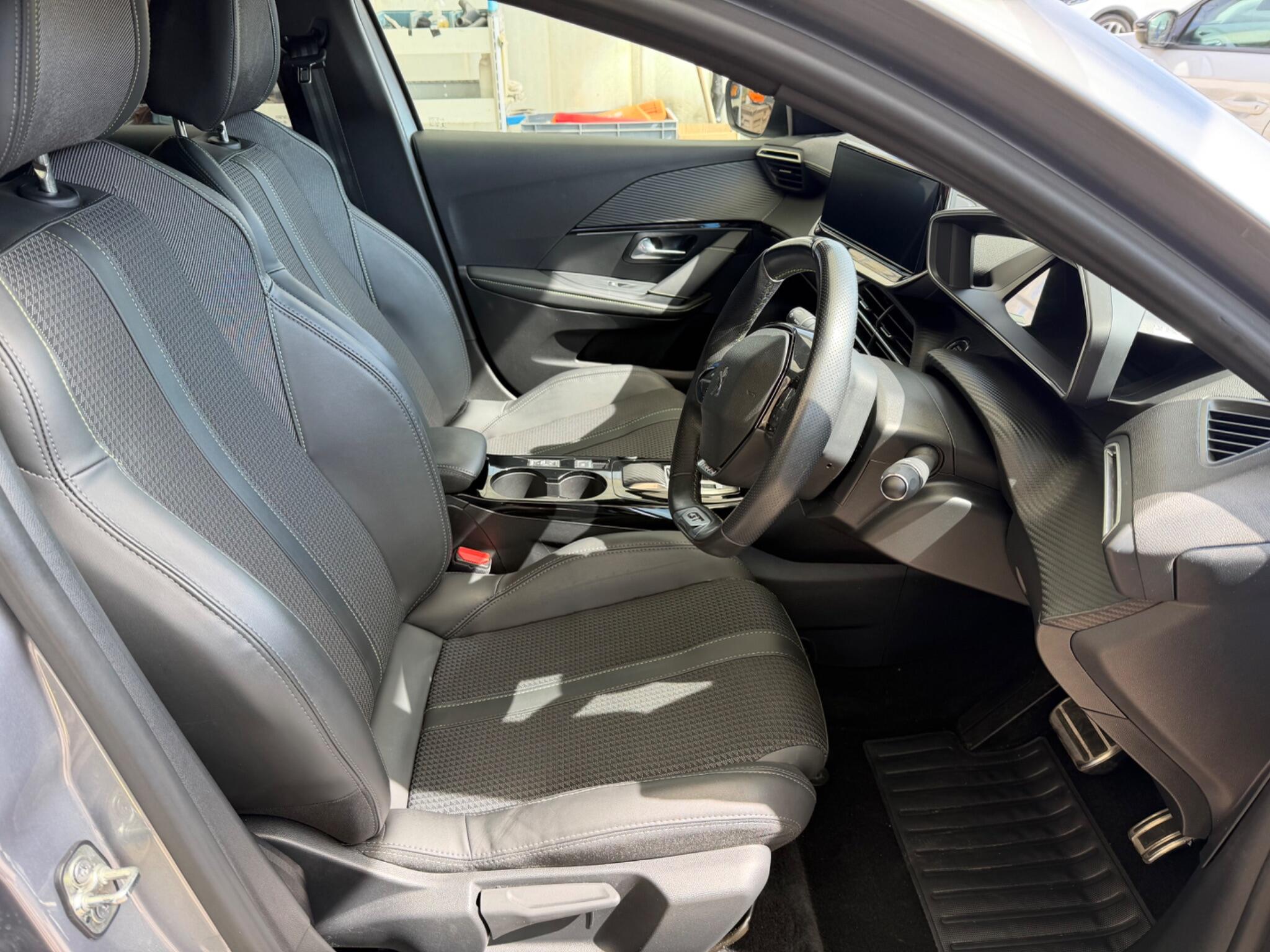 Peugeot E-208 view 13