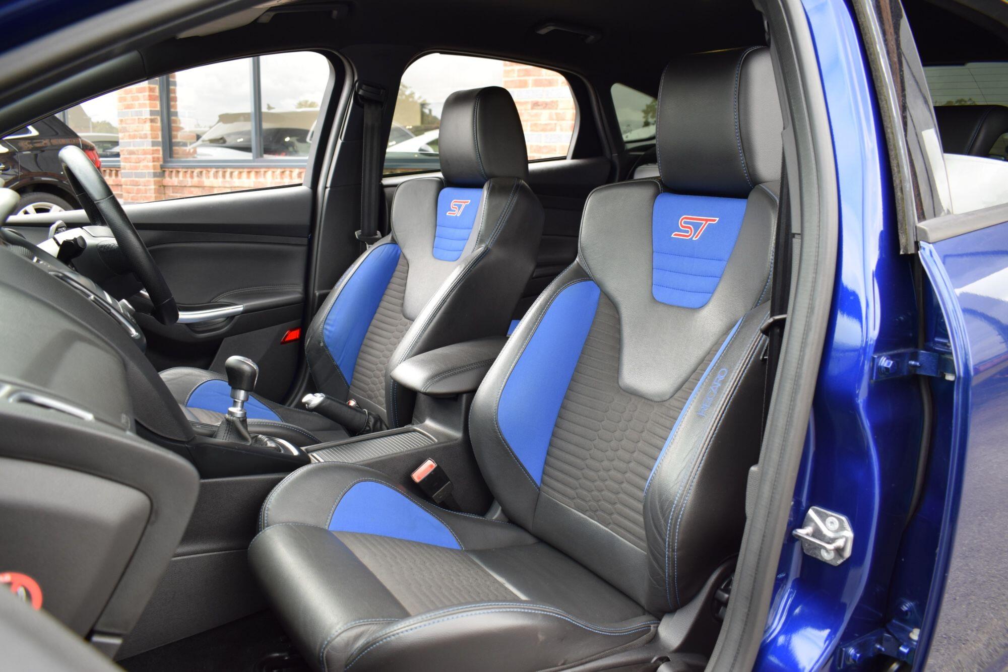 Ford Focus view 33