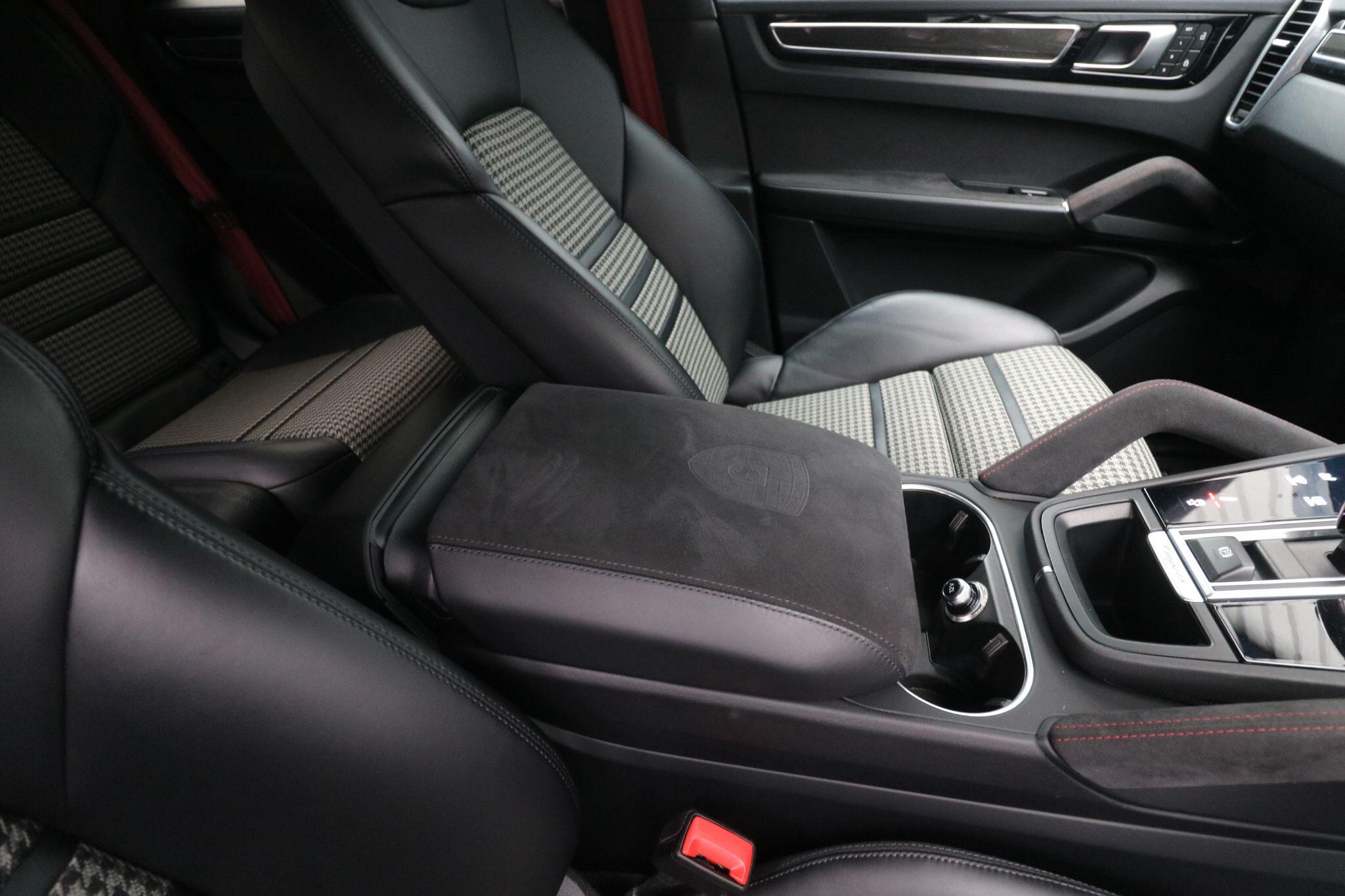 Porsche Cayenne view 12