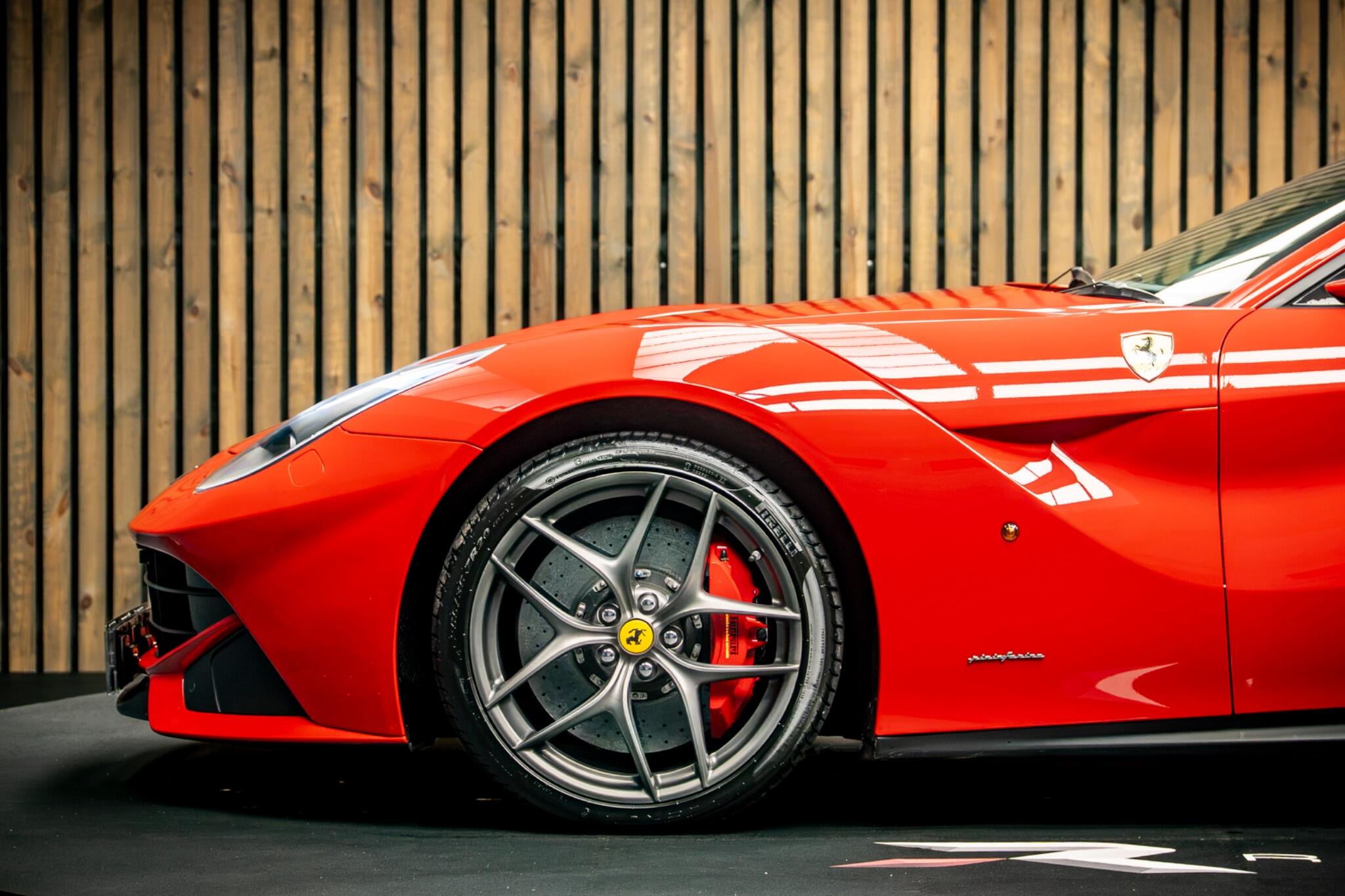 Ferrari F12 view 9
