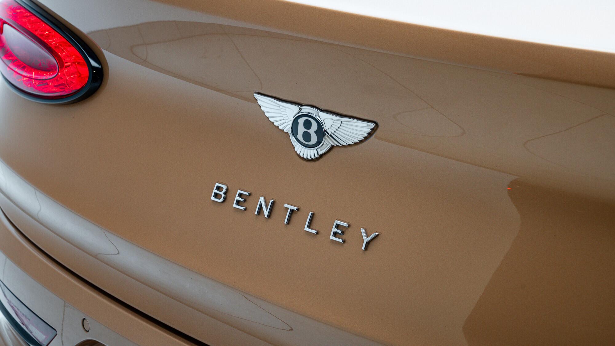 Bentley Bentayga view 23