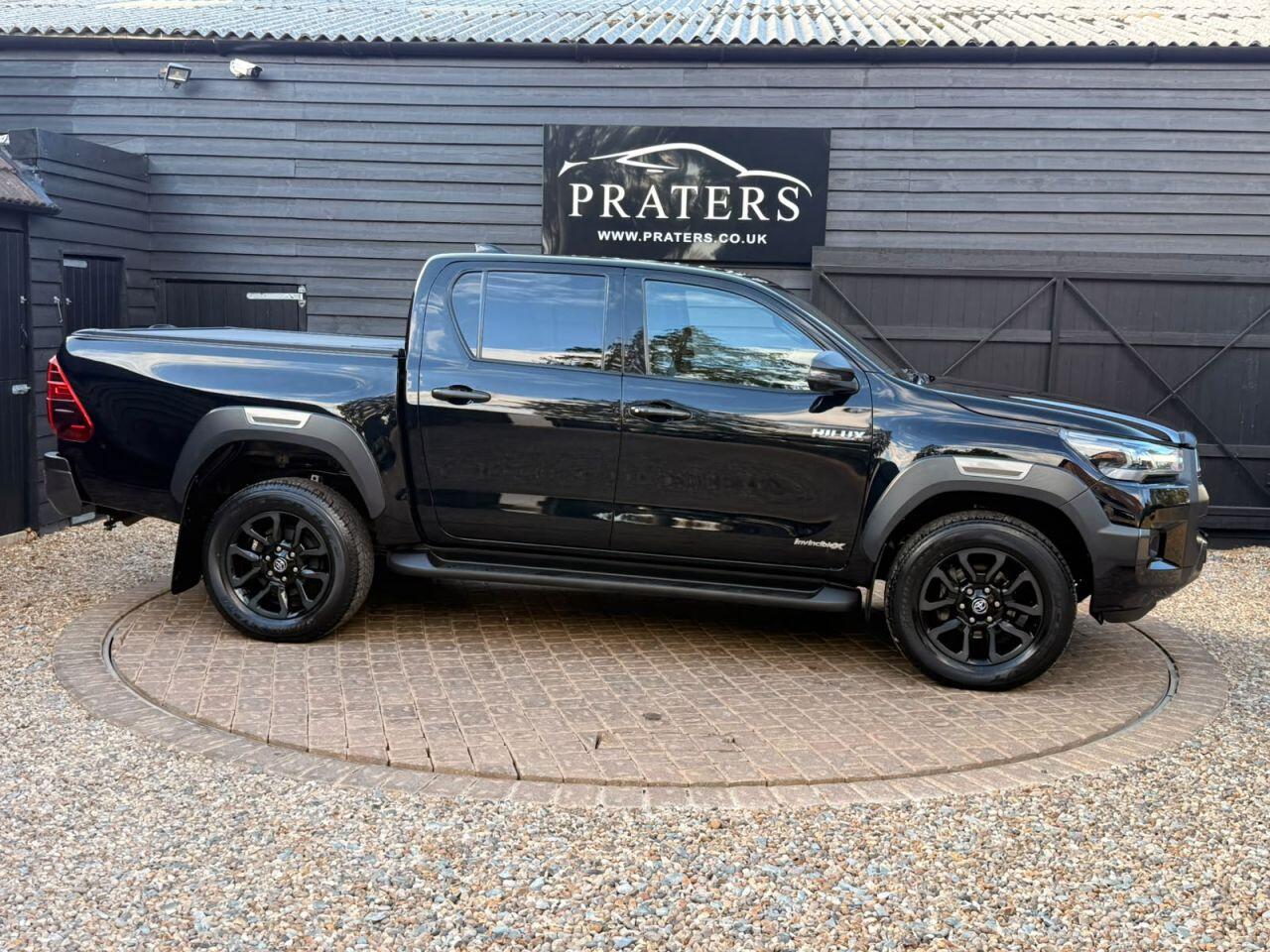 Toyota Hilux view 24