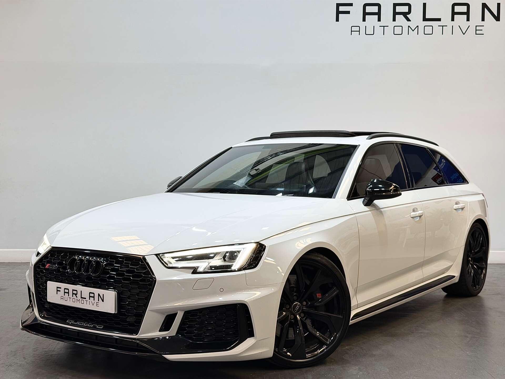 Audi RS4 view 3