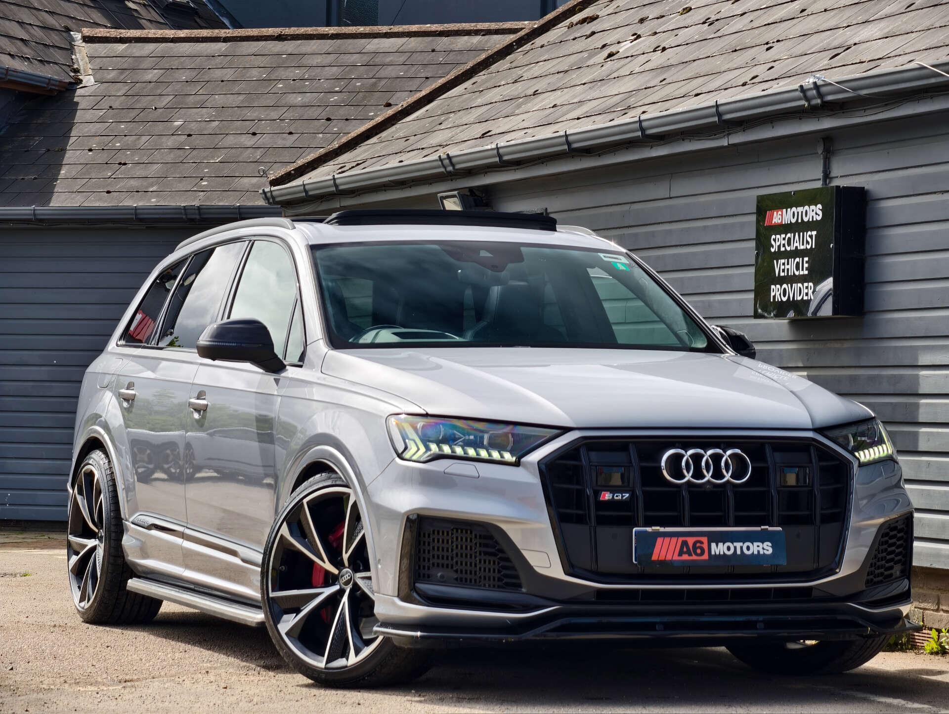 Audi SQ7 view 10