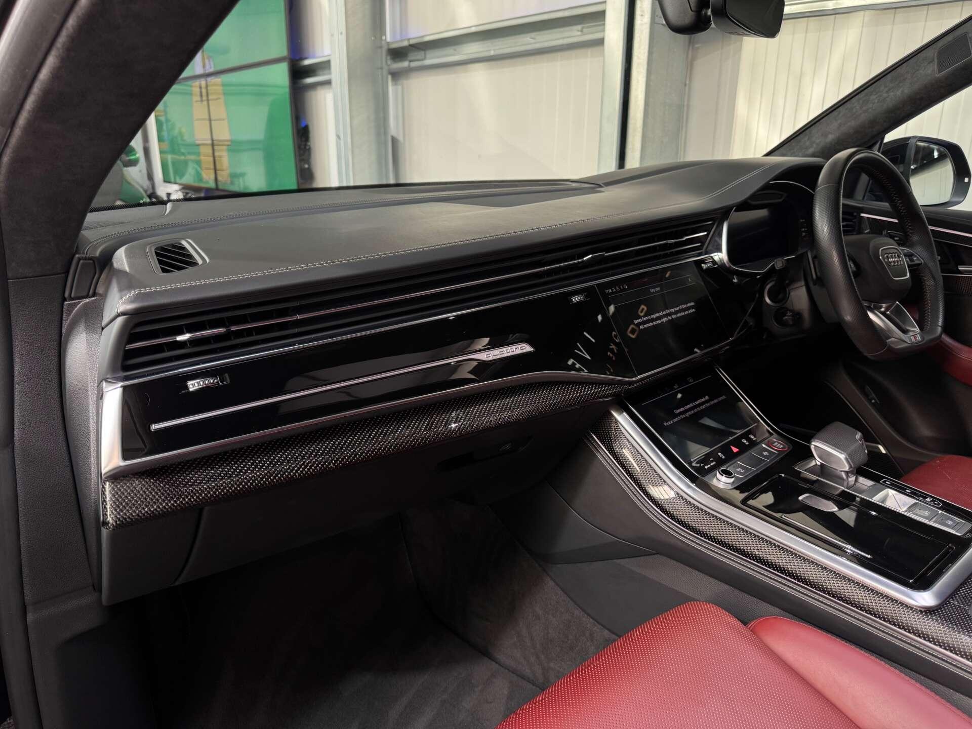Audi SQ8 view 16