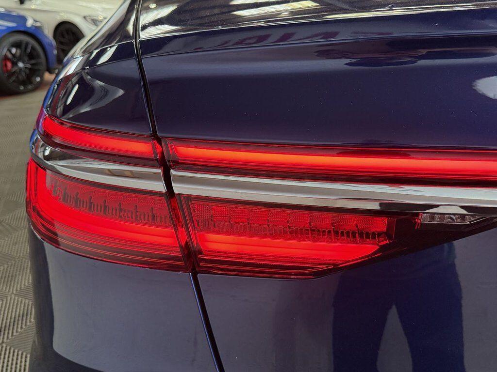 Audi A8 view 19