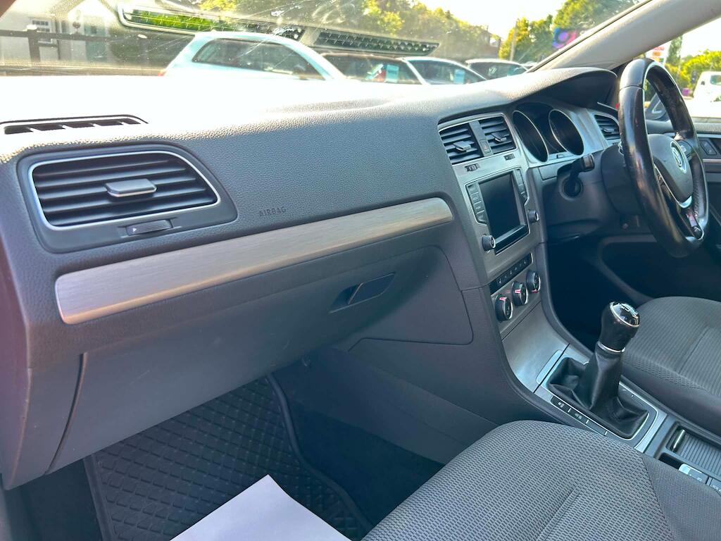 Volkswagen Golf view 19