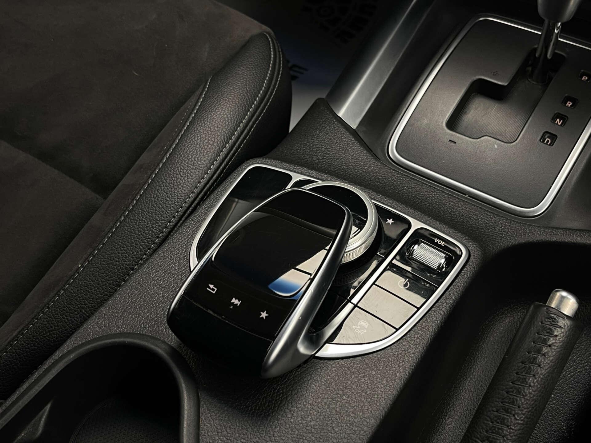 Mercedes-Benz X Class view 29