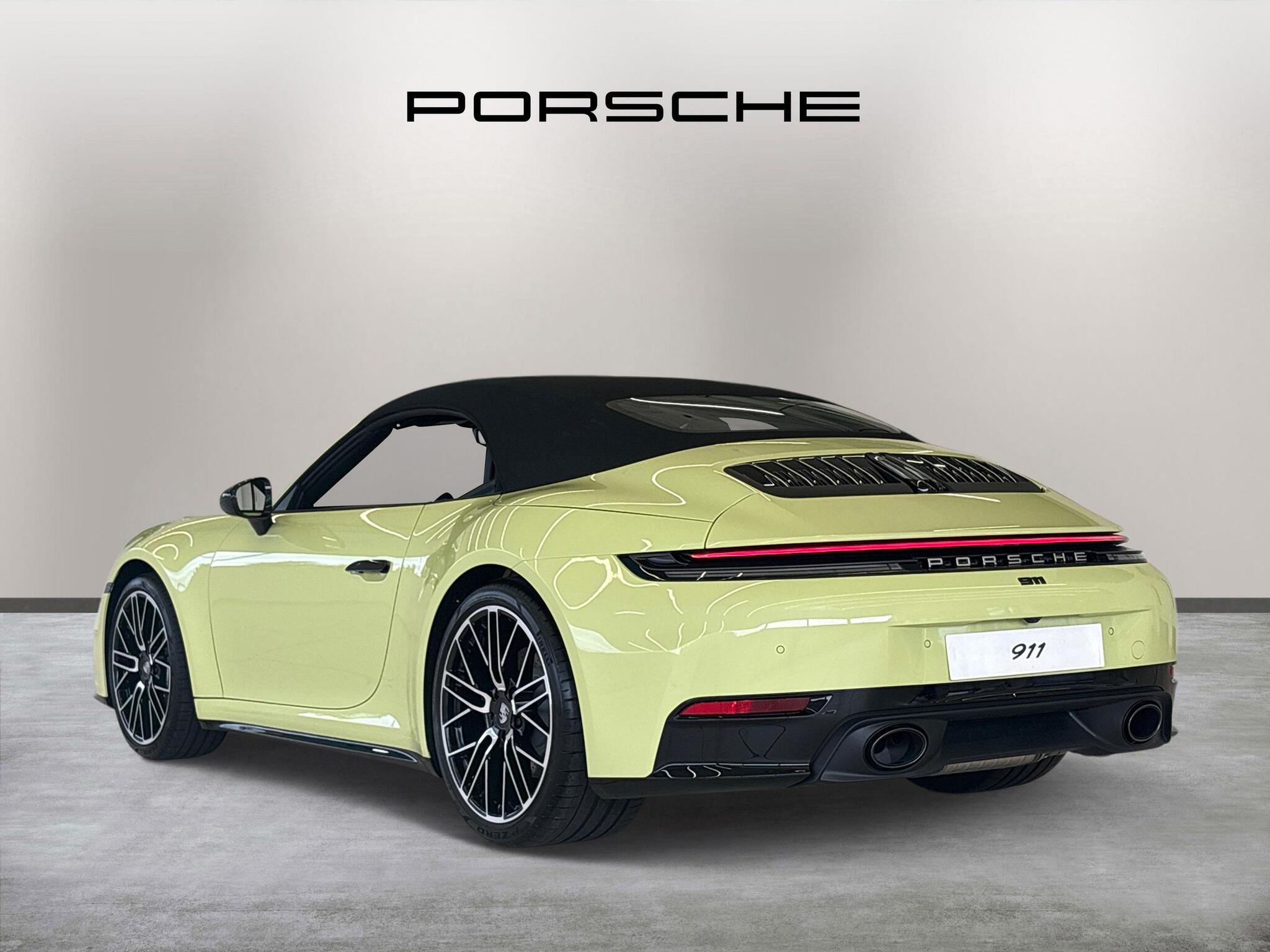 Porsche 911 view 9