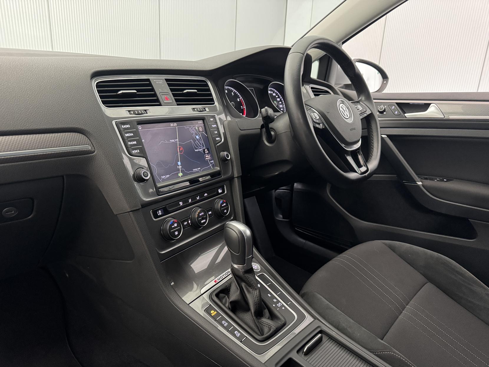 Volkswagen Golf view 42