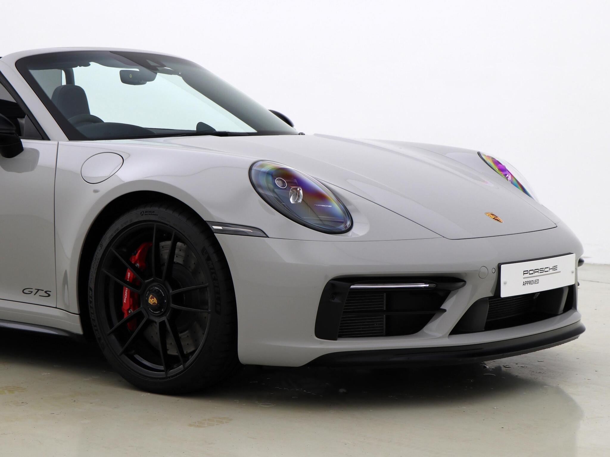 Porsche 911 view 11