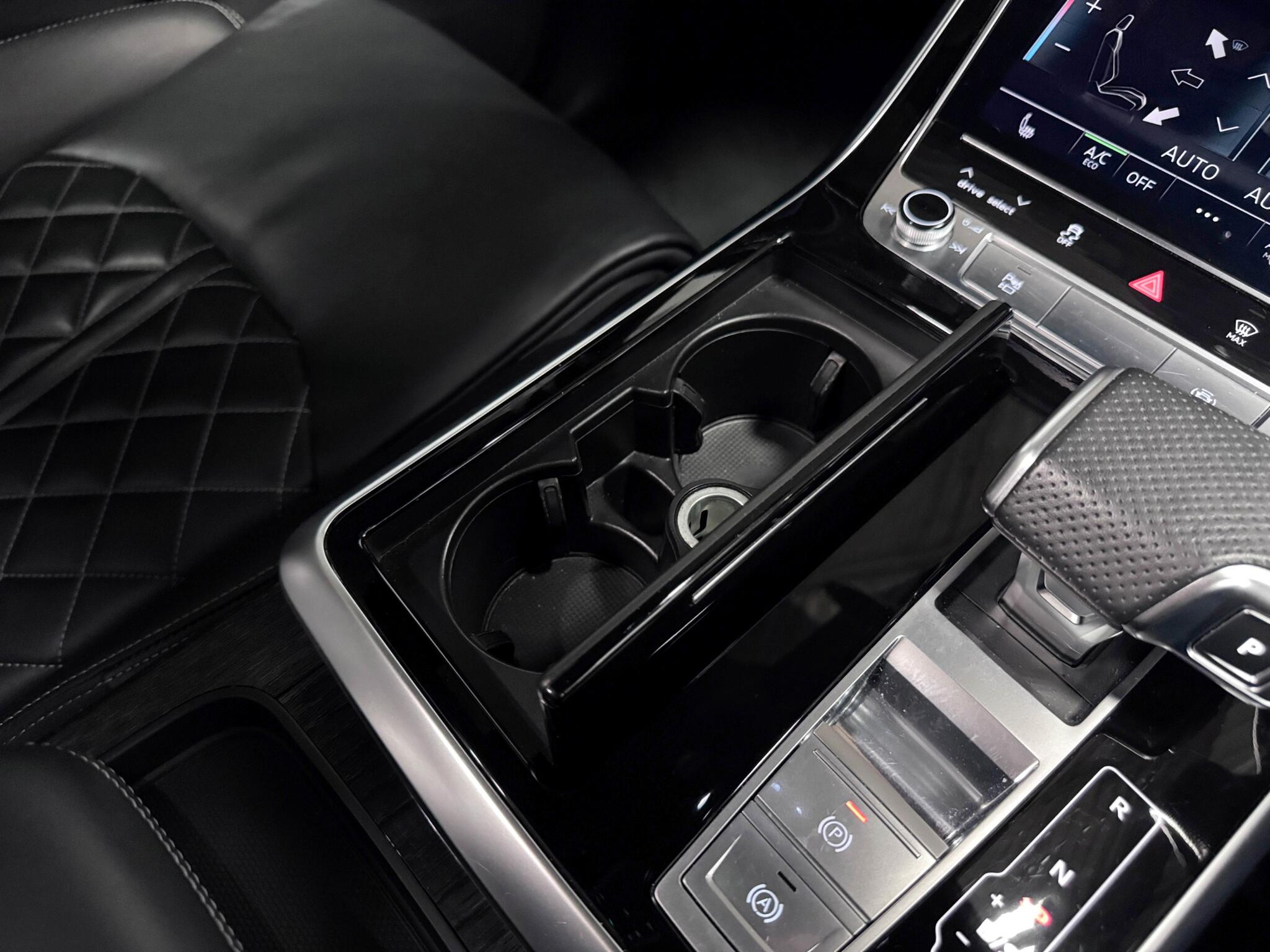 Audi SQ8 view 38