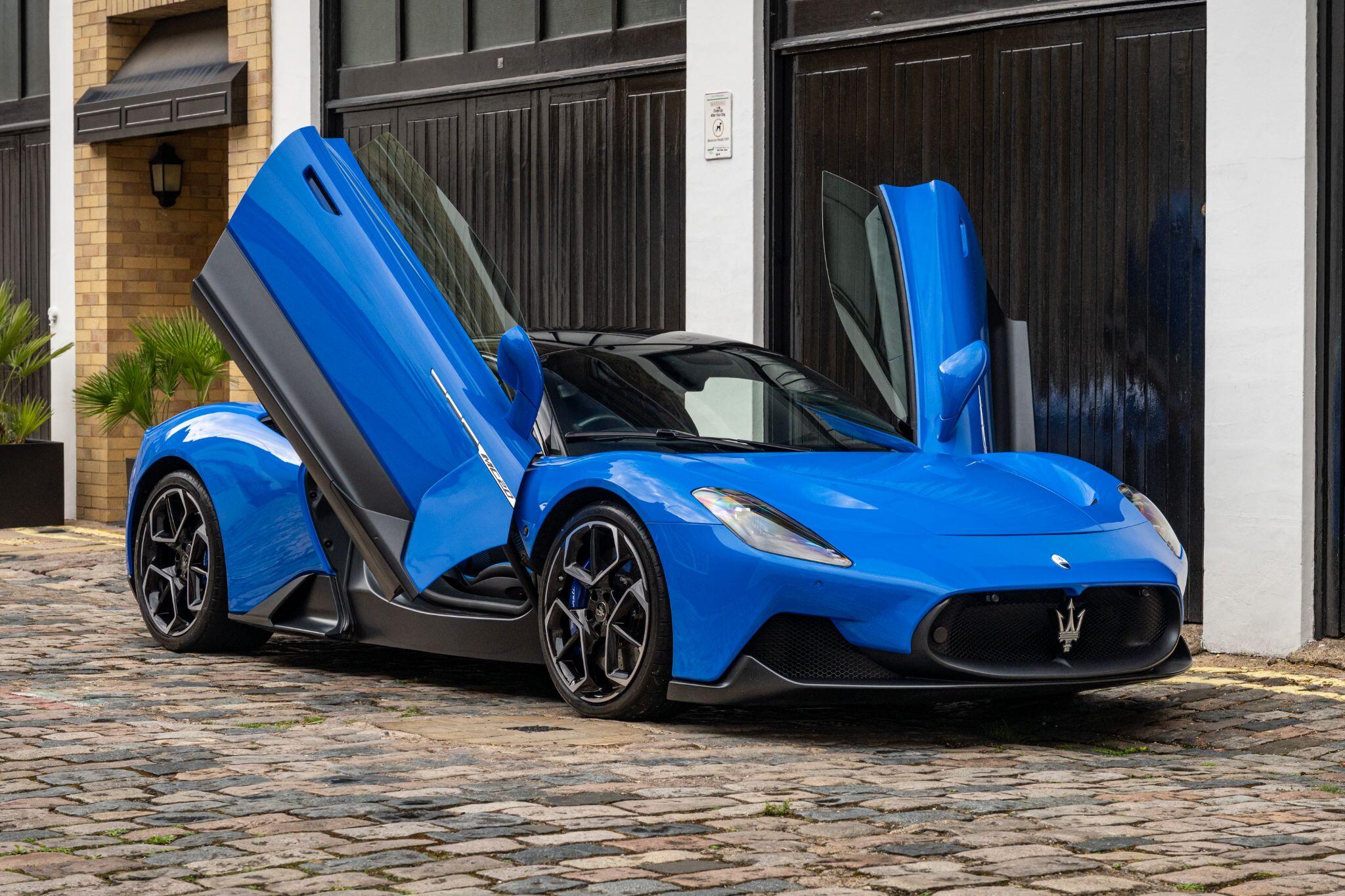 Maserati MC20 view 9